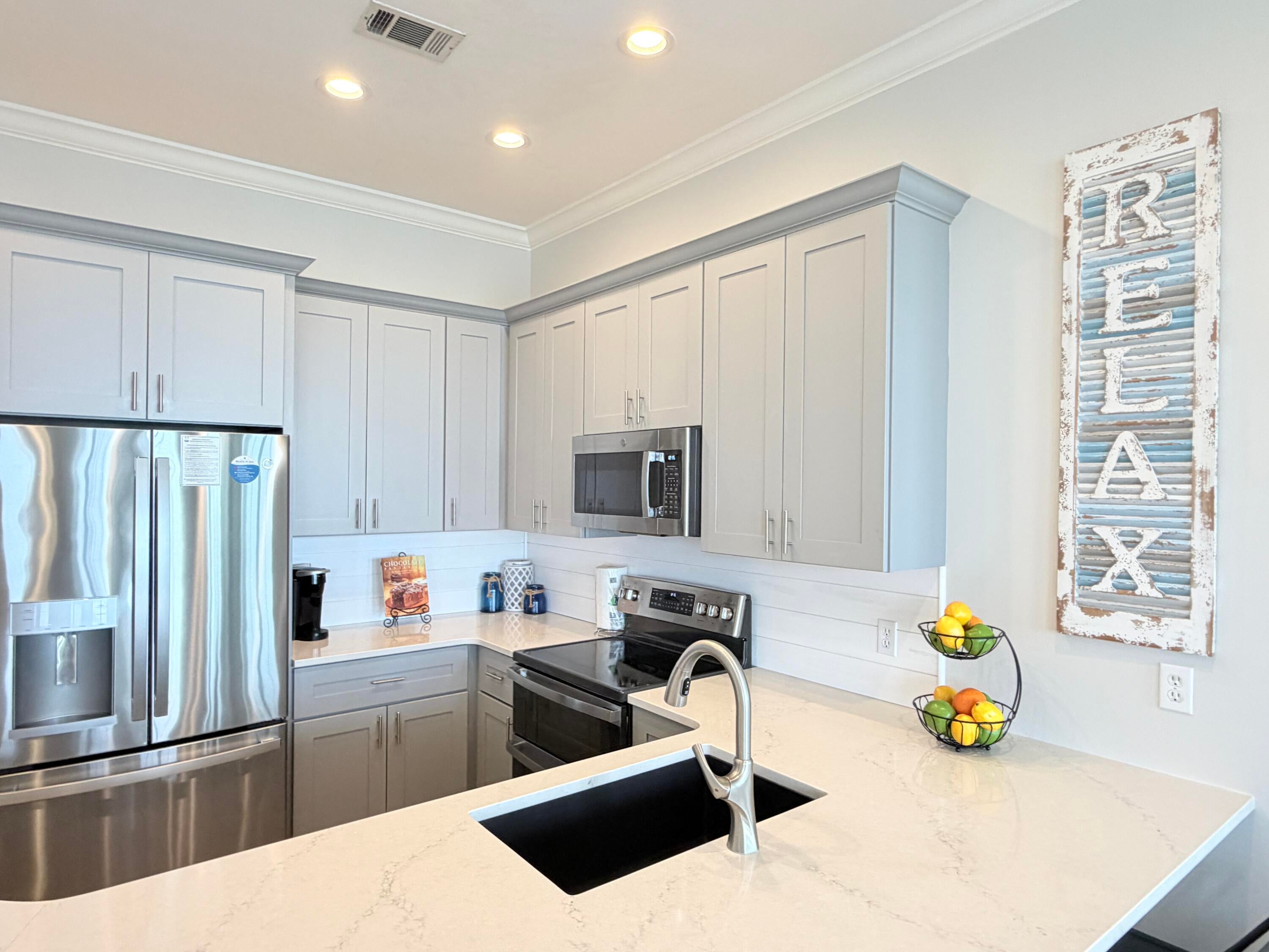 VANTAGE POINTE - Residential