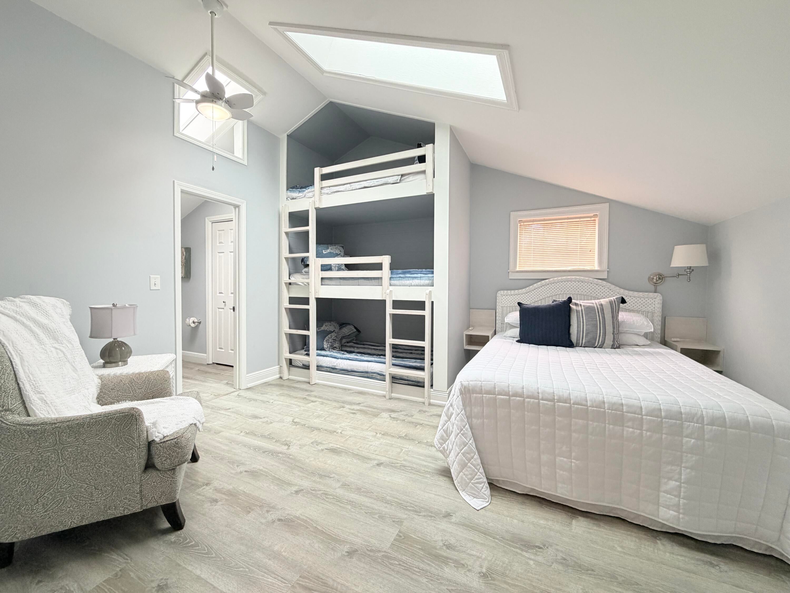 VANTAGE POINTE - Residential