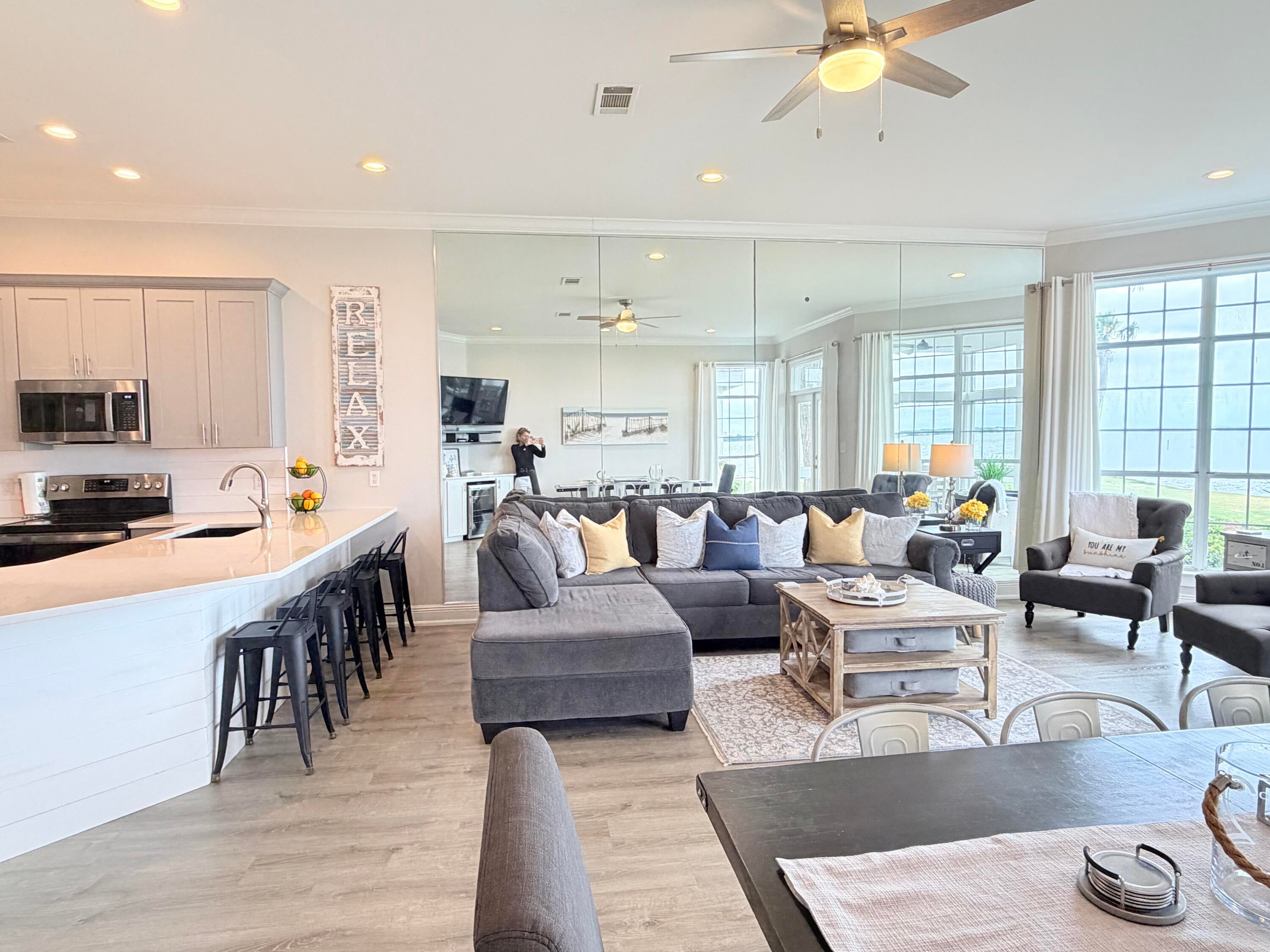 VANTAGE POINTE - Residential
