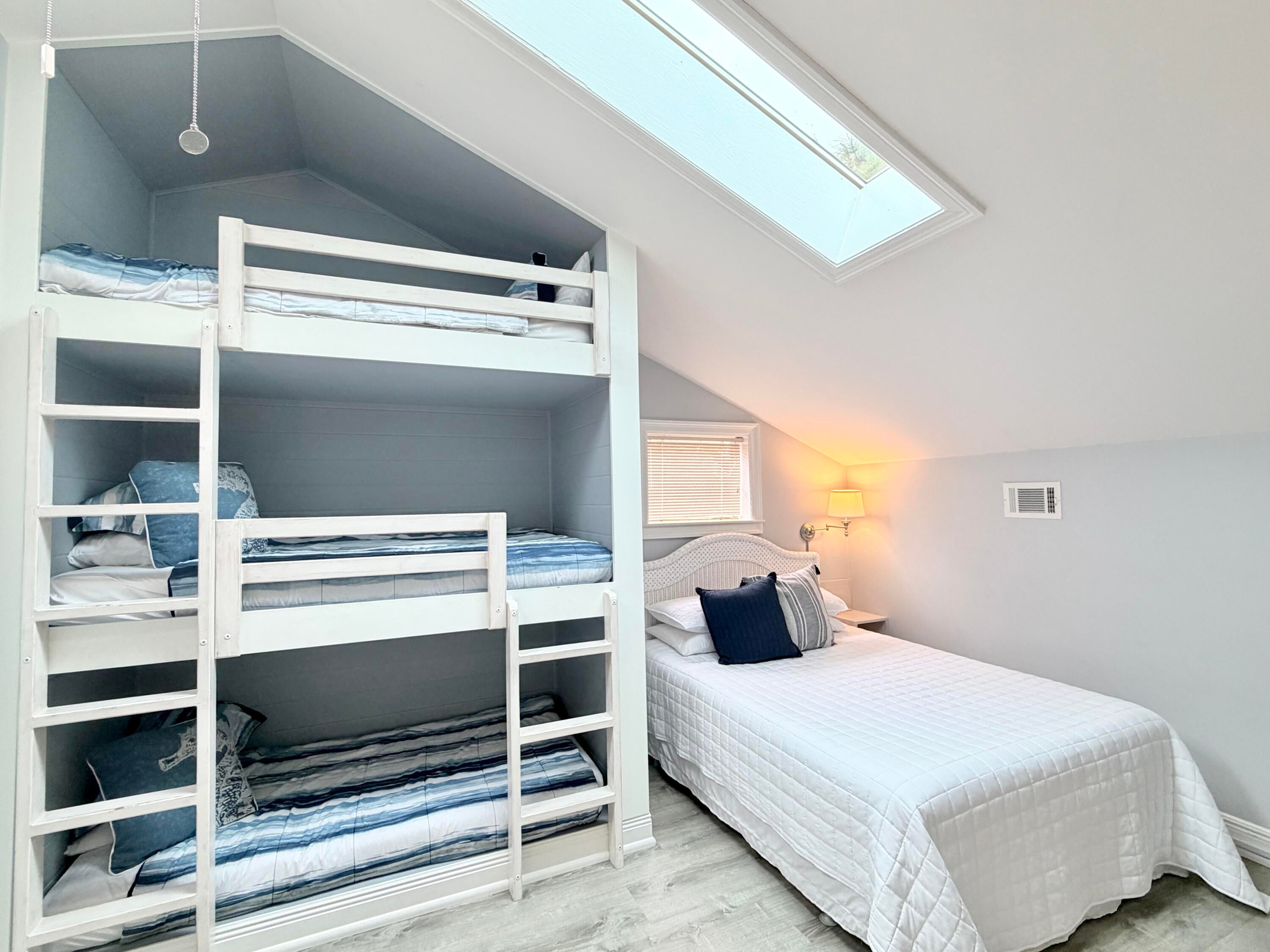 VANTAGE POINTE - Residential
