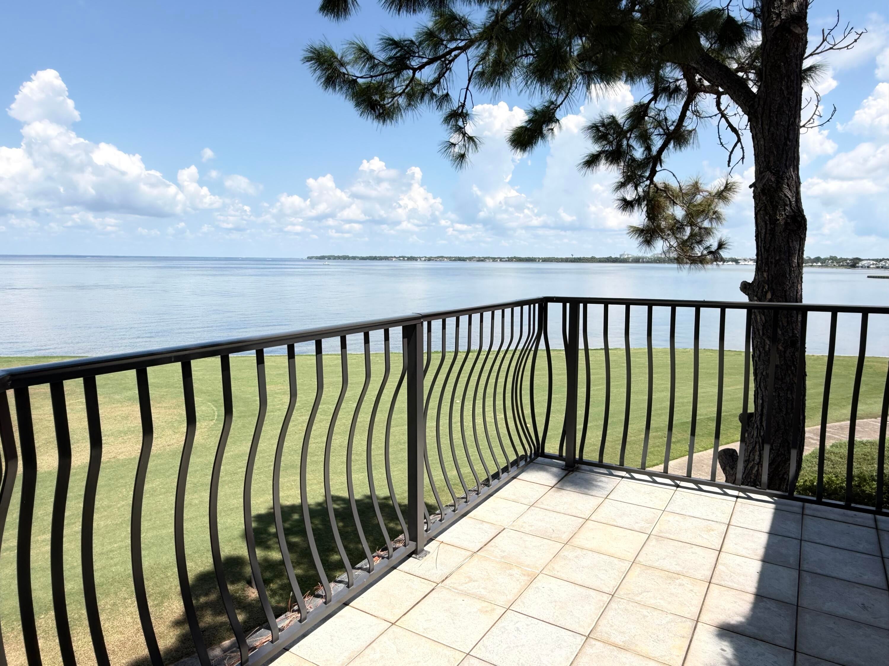 VANTAGE POINTE - Residential