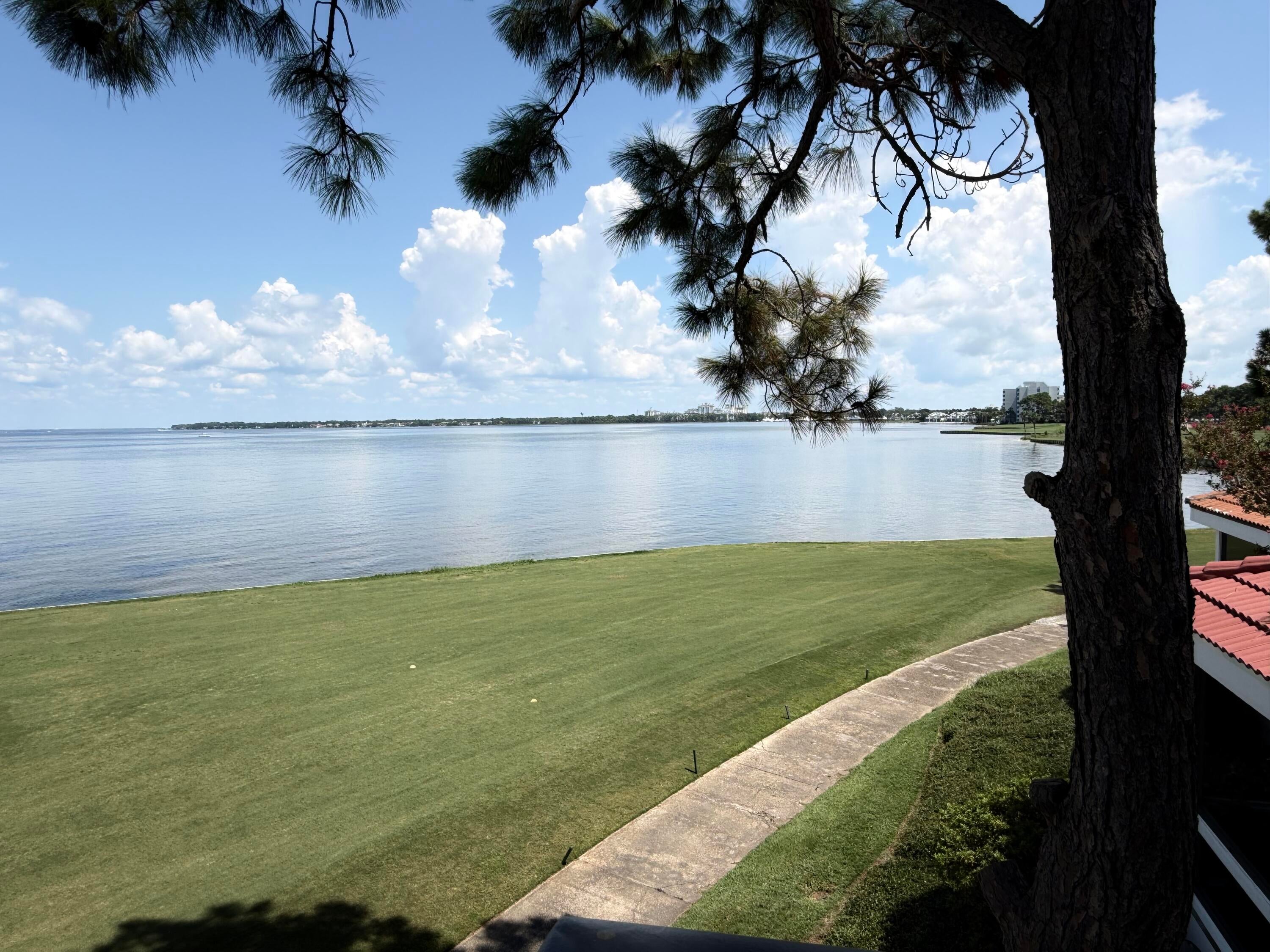 VANTAGE POINTE - Residential