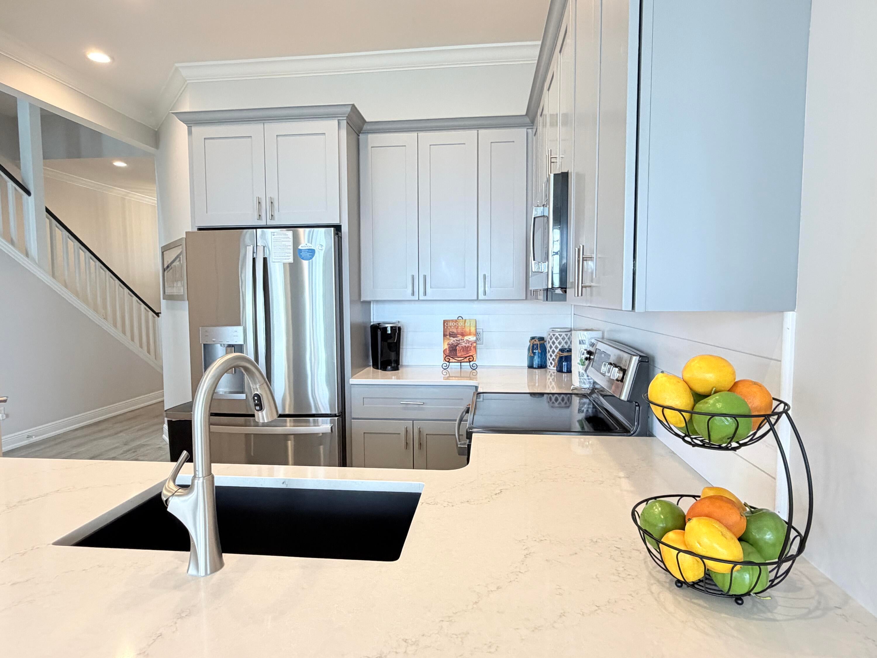 VANTAGE POINTE - Residential