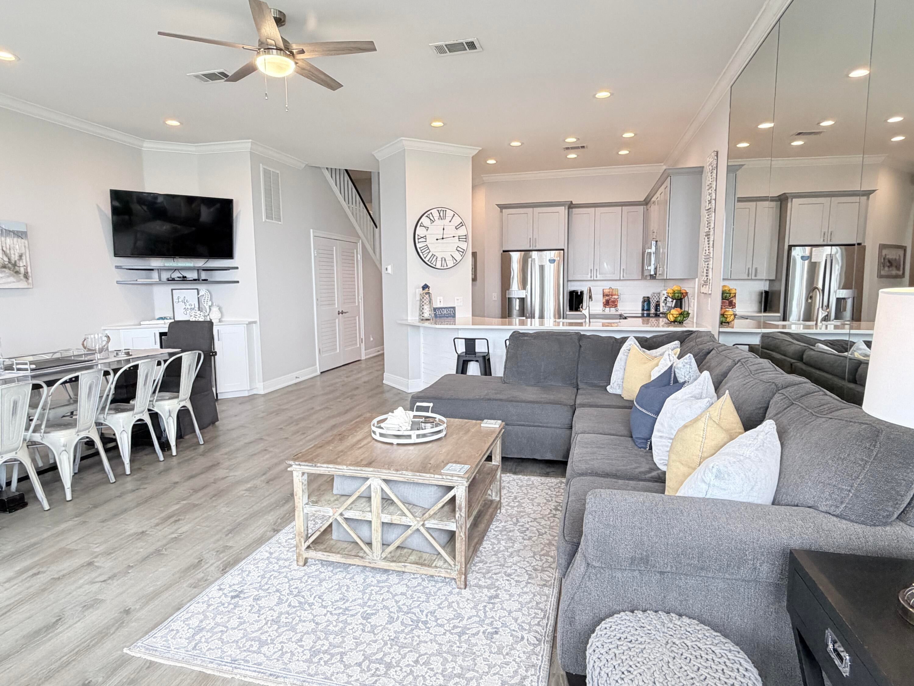 VANTAGE POINTE - Residential