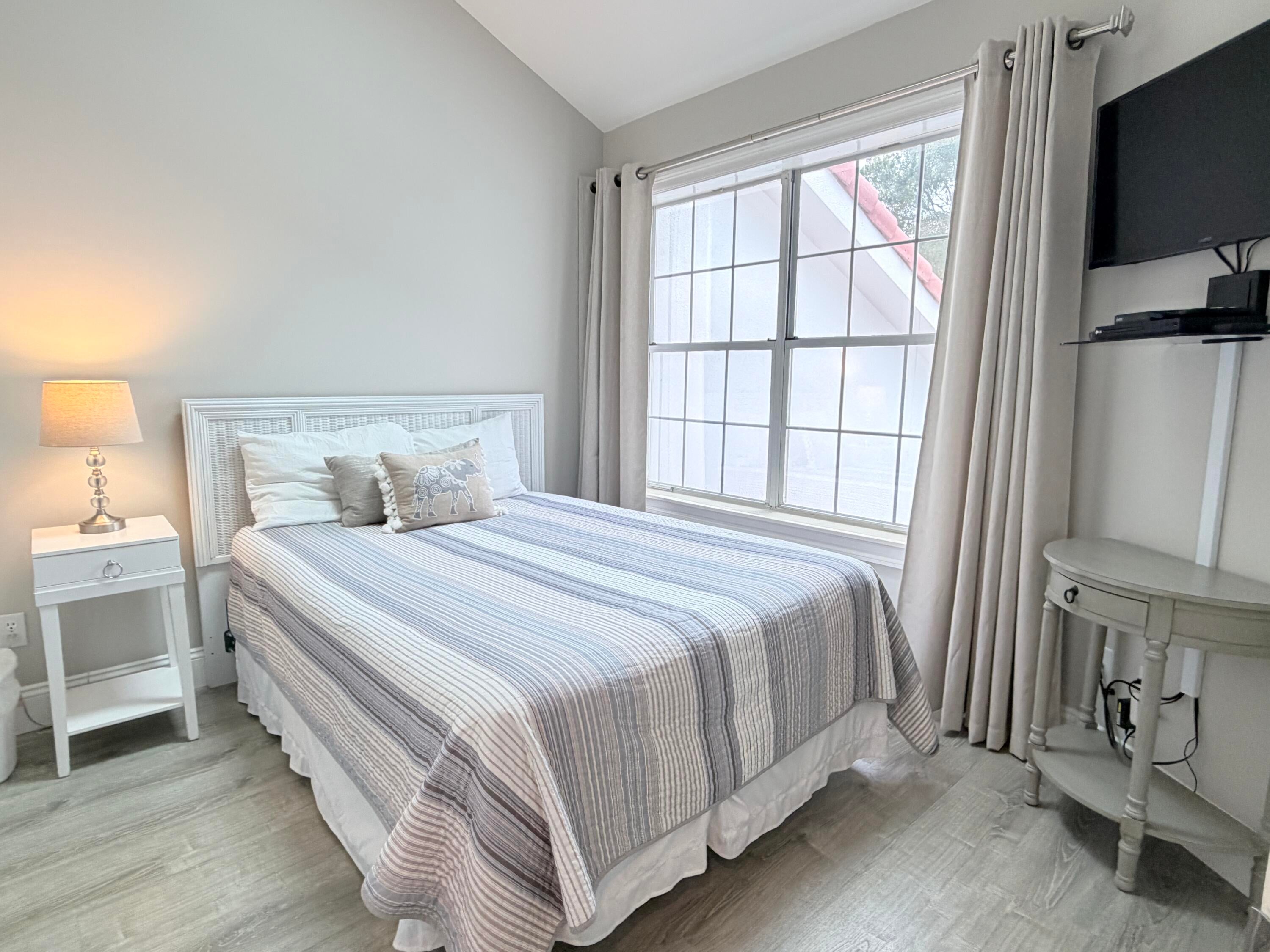 VANTAGE POINTE - Residential
