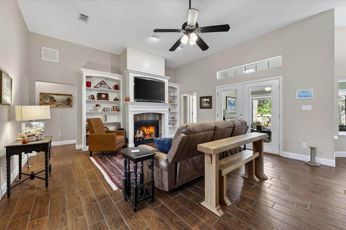 DANA POINTE - Residential