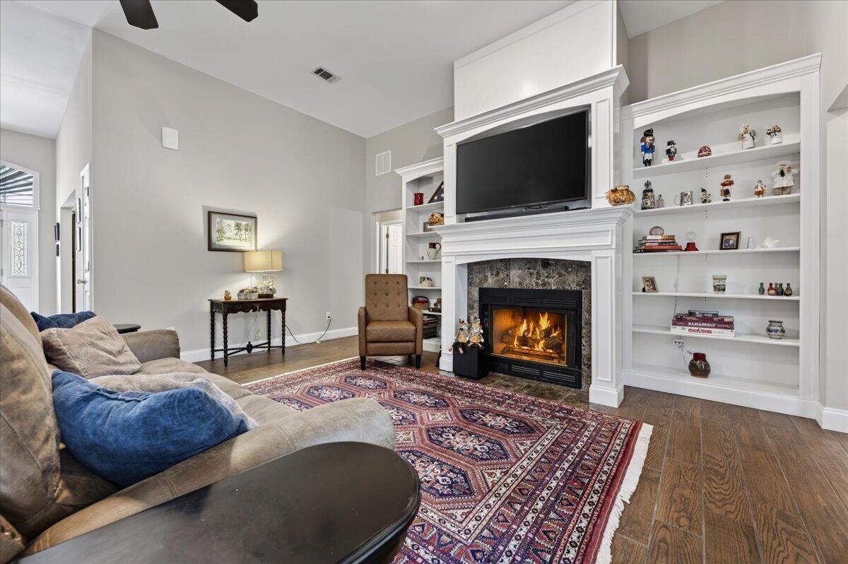 DANA POINTE - Residential