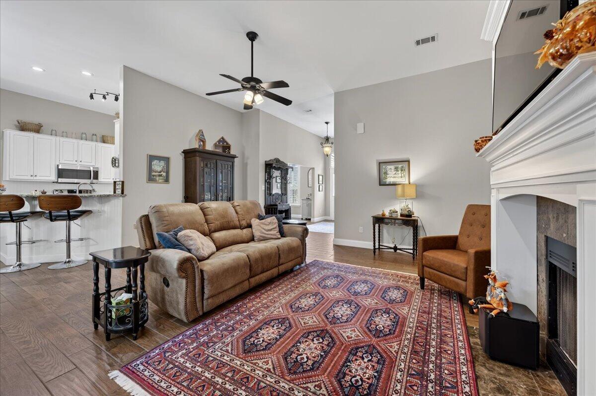DANA POINTE - Residential