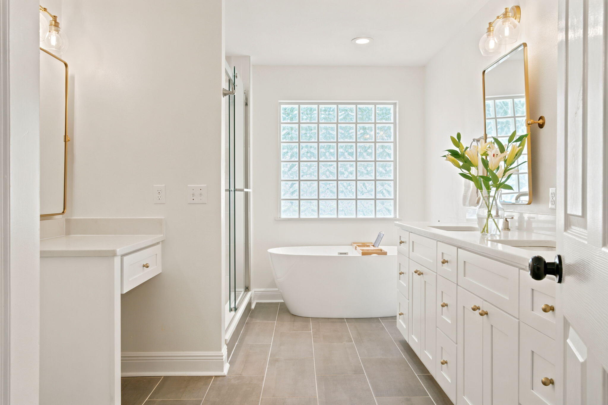 ROBLEDAL ESTATES - Residential