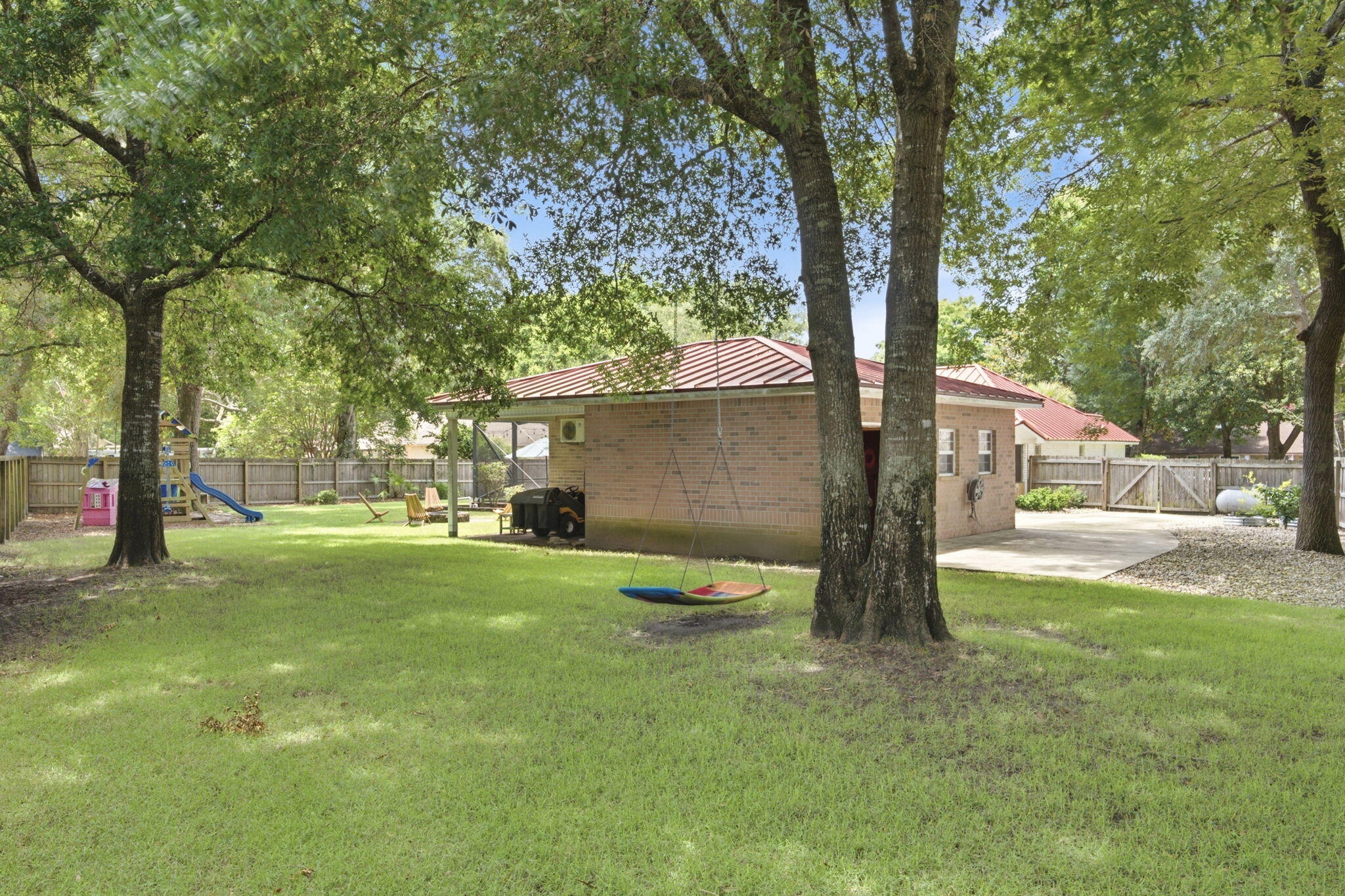 ROBLEDAL ESTATES - Residential