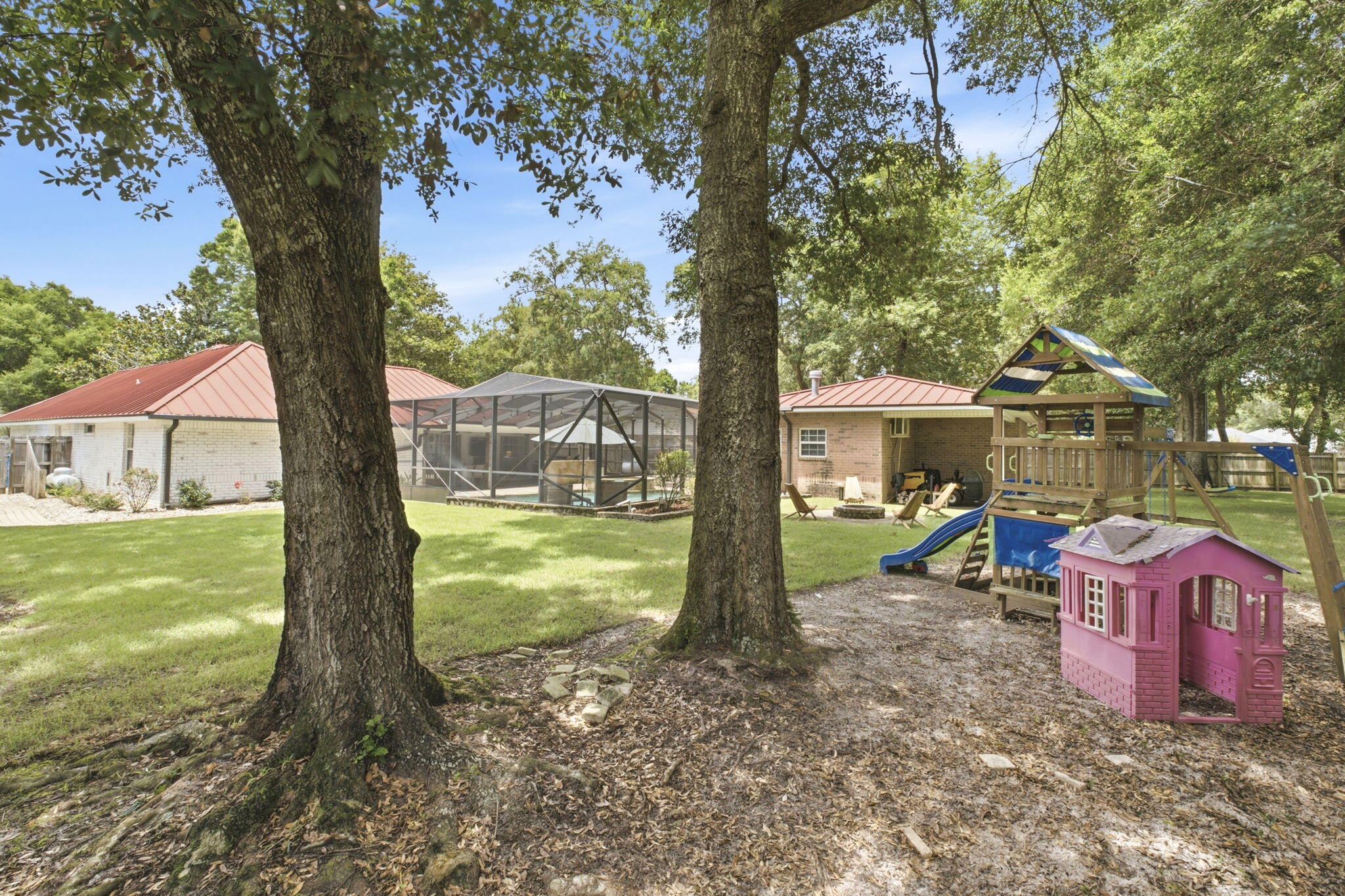ROBLEDAL ESTATES - Residential