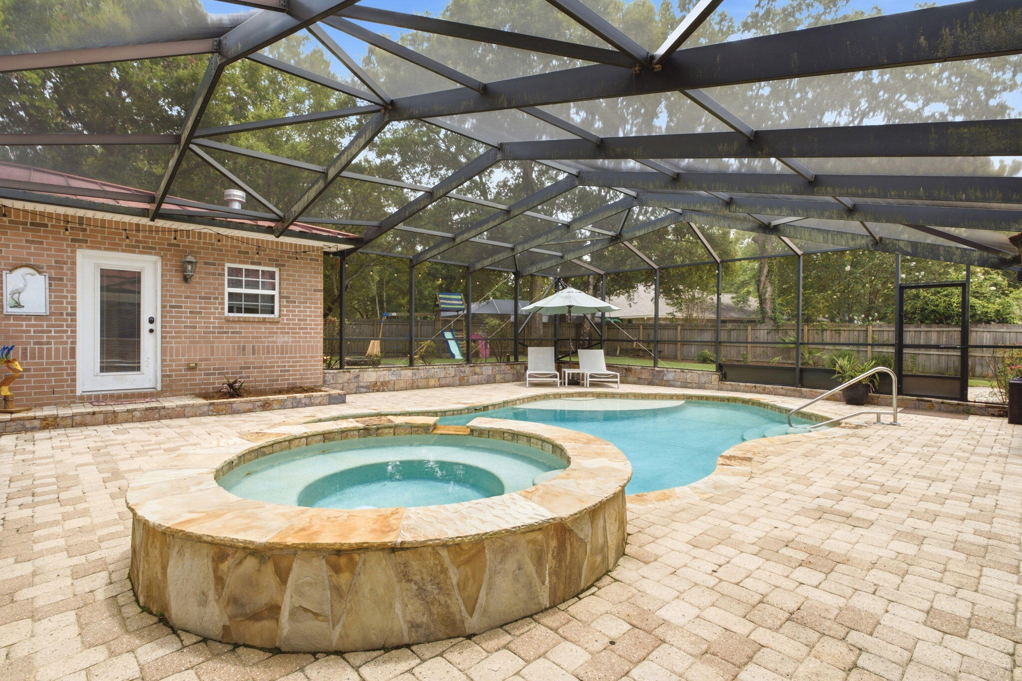 ROBLEDAL ESTATES - Residential