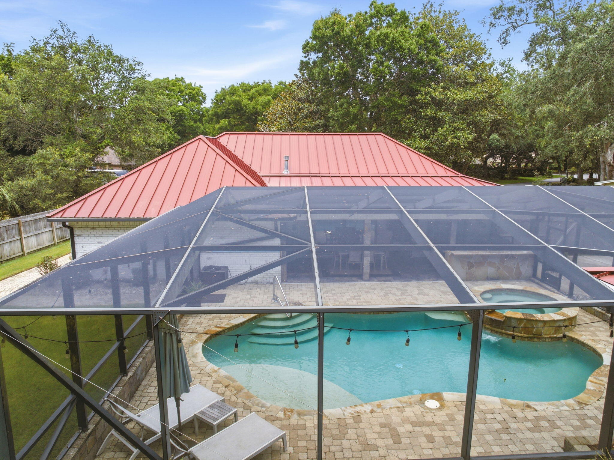 ROBLEDAL ESTATES - Residential