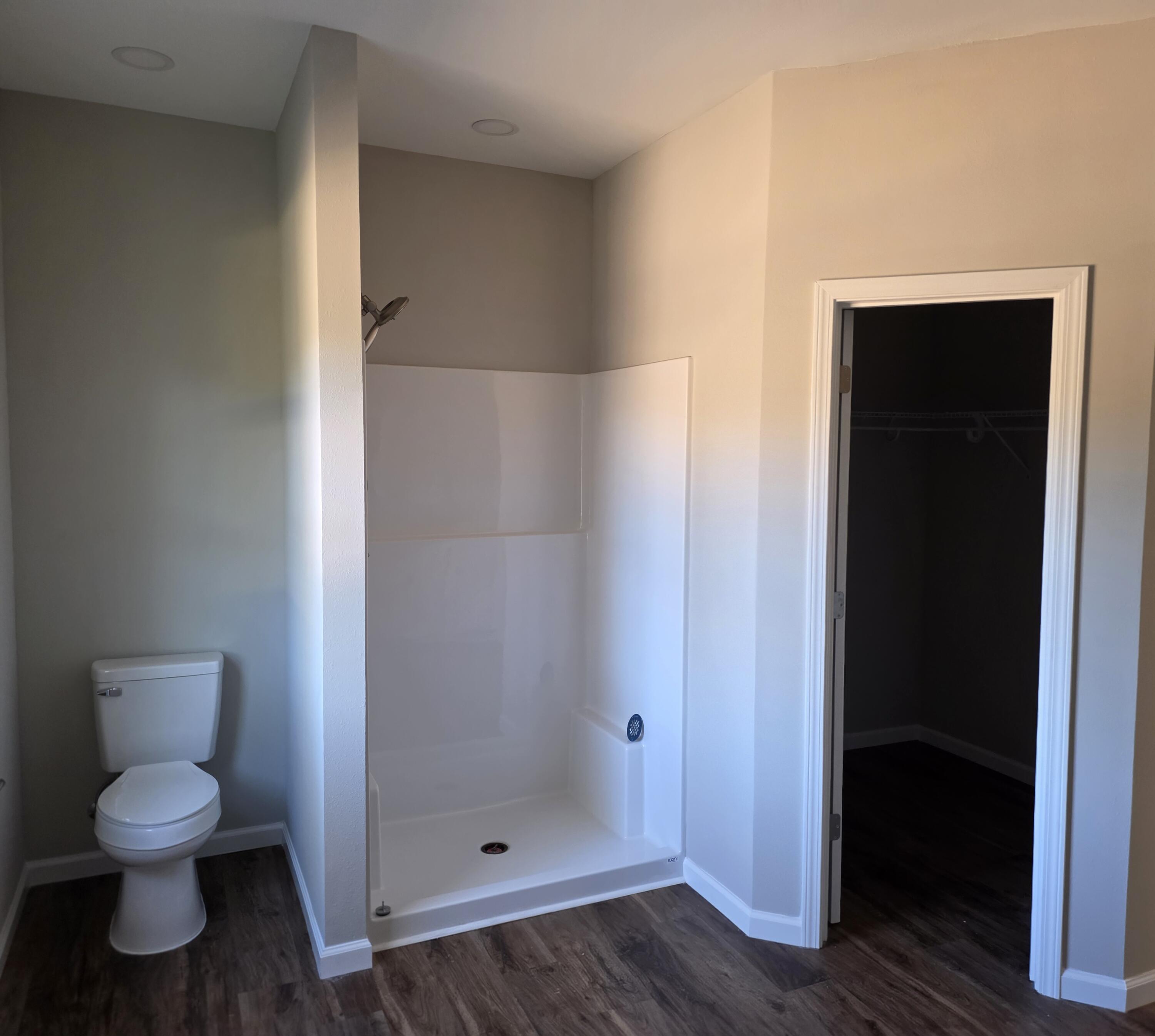 OAKWOOD HILLS UNIT 1 - Residential Lease