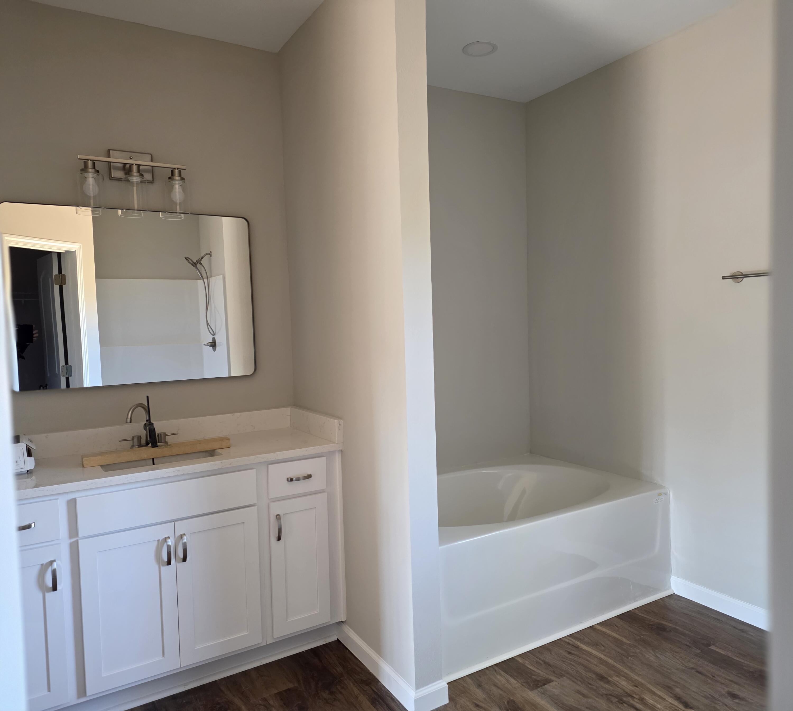 OAKWOOD HILLS UNIT 1 - Residential Lease