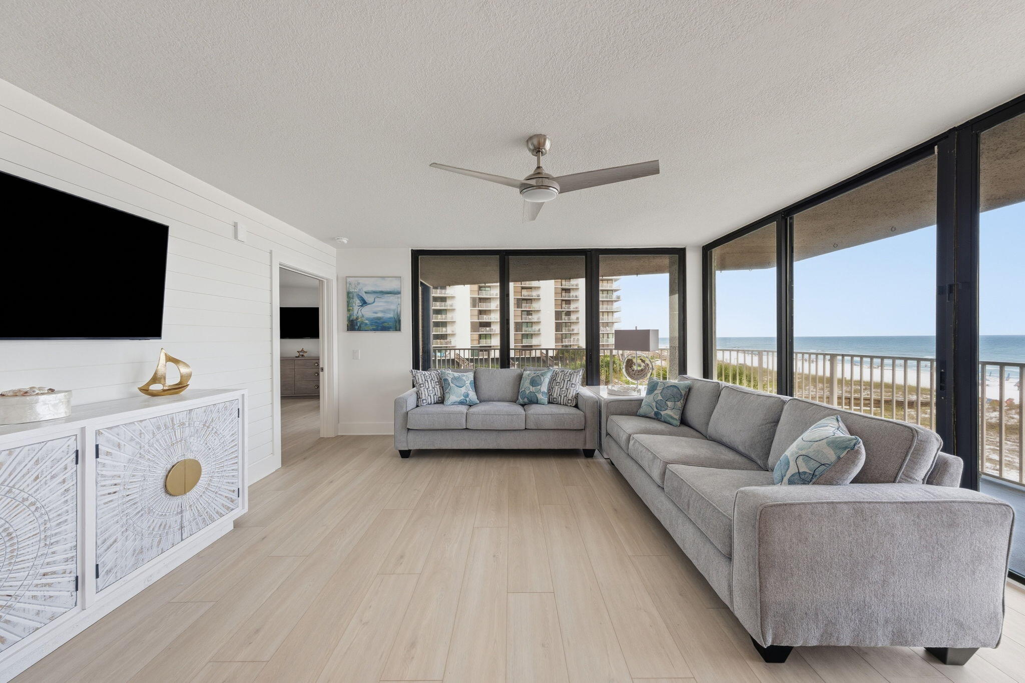 MAINSAIL CONDO PH 5 - Residential