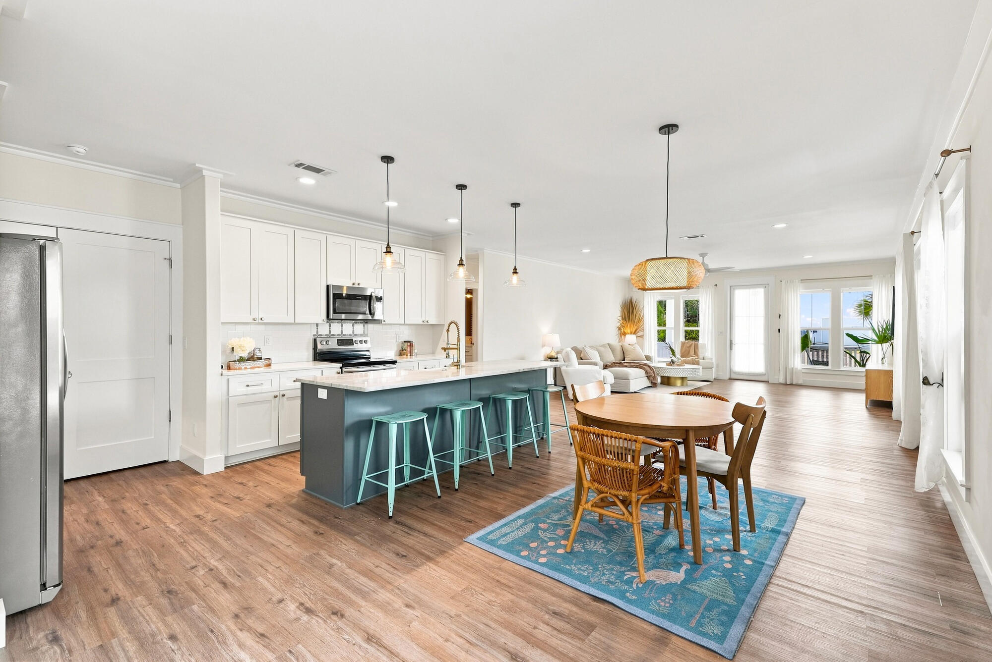 MAGNOLIA BEACH - Residential