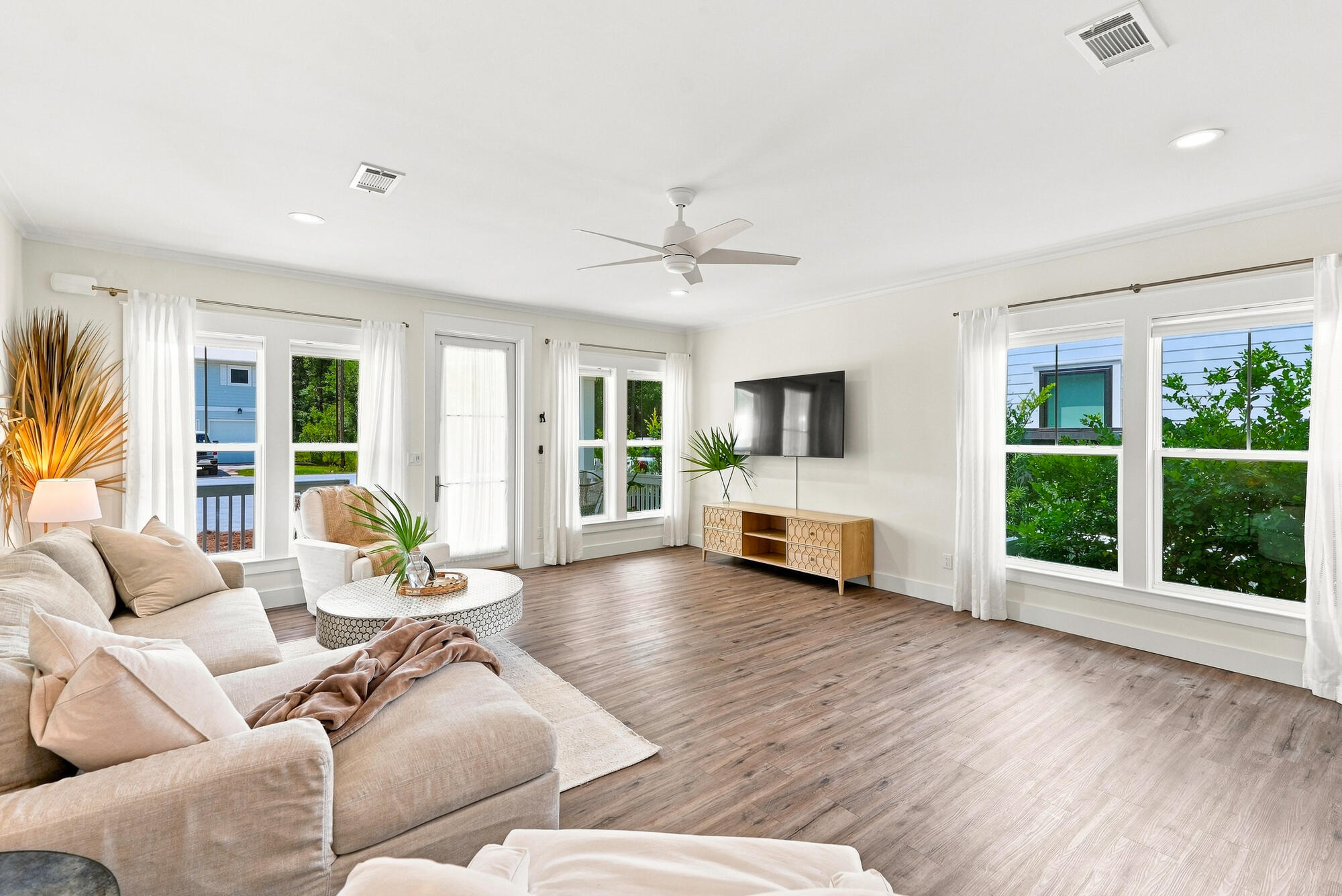 MAGNOLIA BEACH - Residential