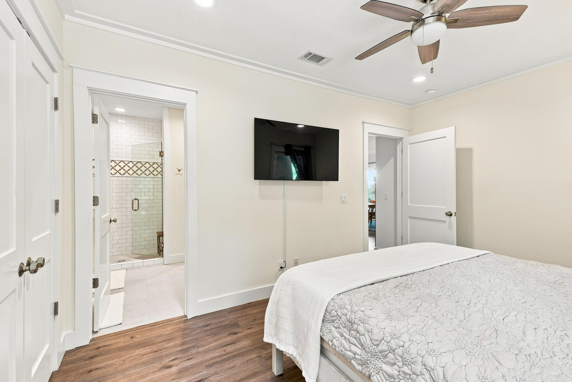 MAGNOLIA BEACH - Residential