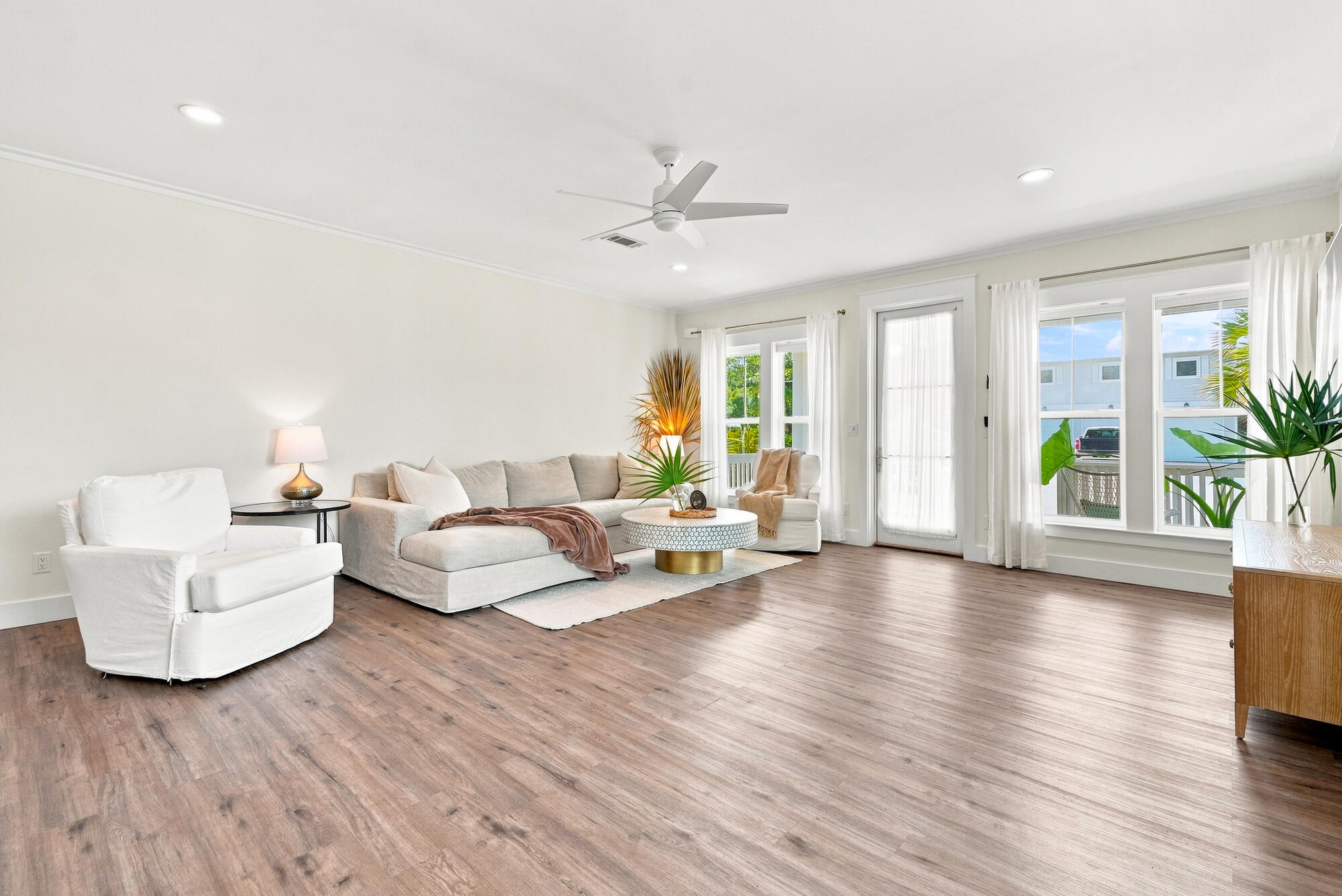 MAGNOLIA BEACH - Residential