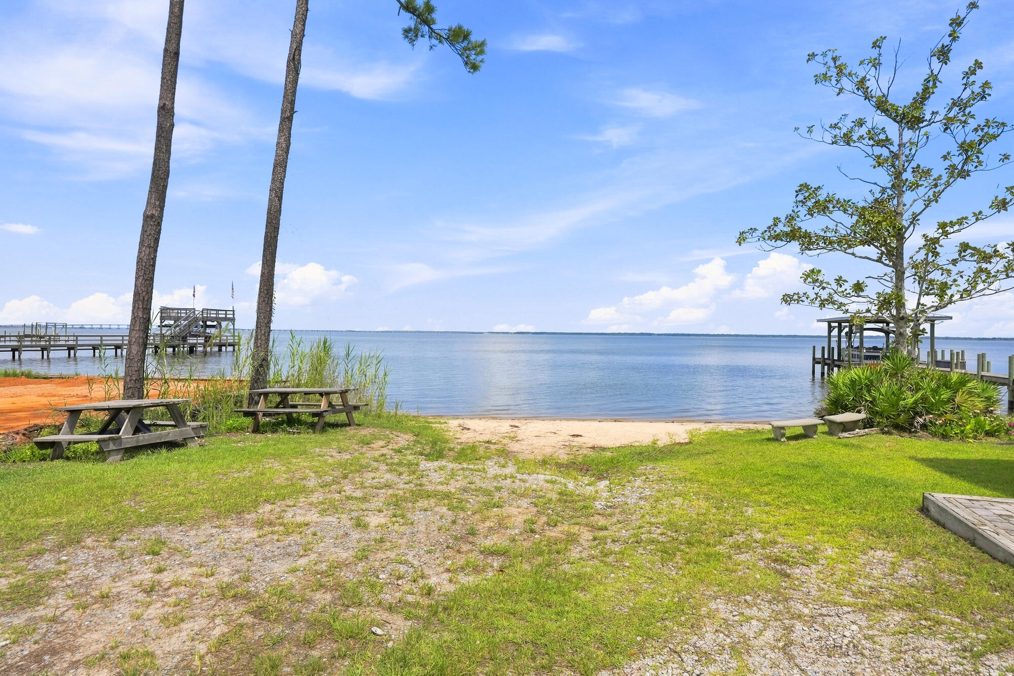 MAGNOLIA BEACH - Residential