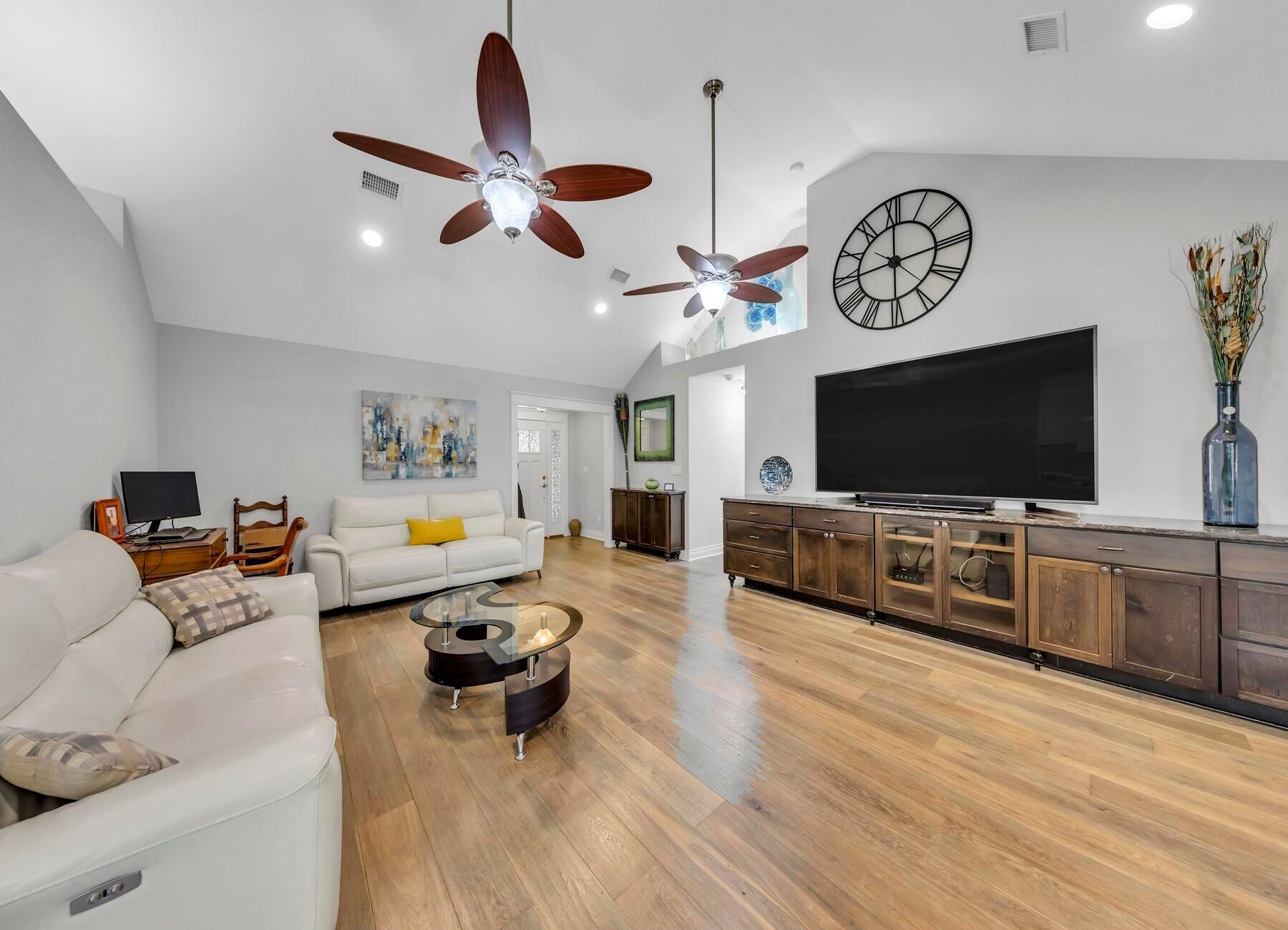 KENNEDY LAKES 1ST ADDN - Residential