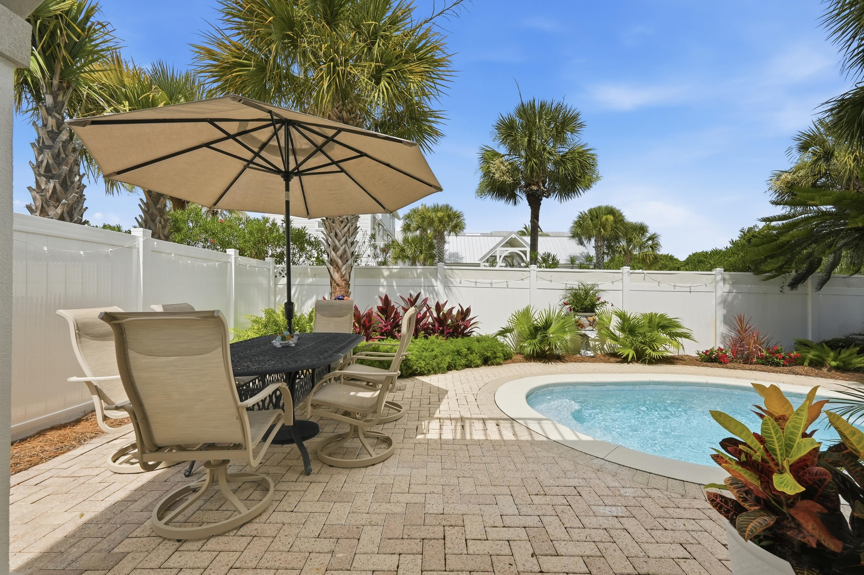 EMERALD WATERS VILLAGE - Residential