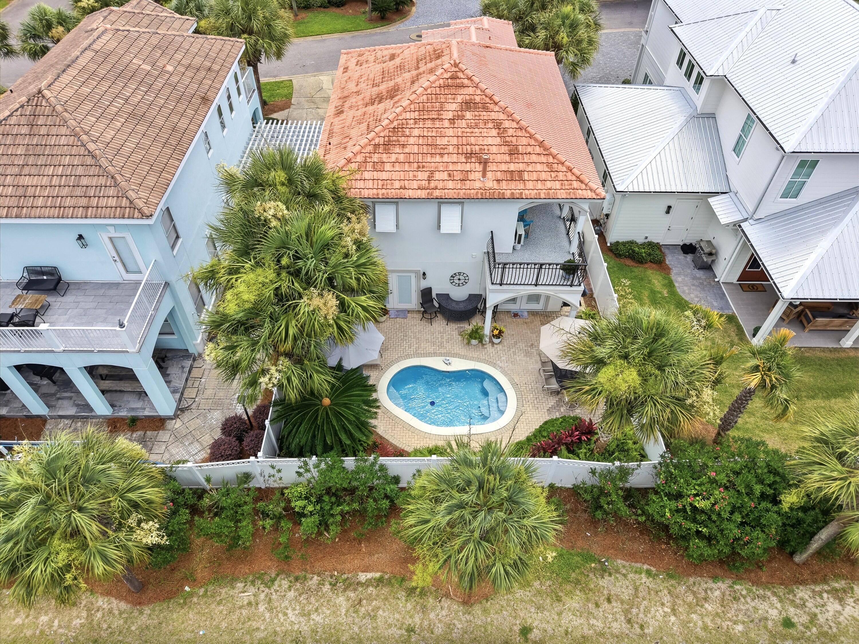 EMERALD WATERS VILLAGE - Residential