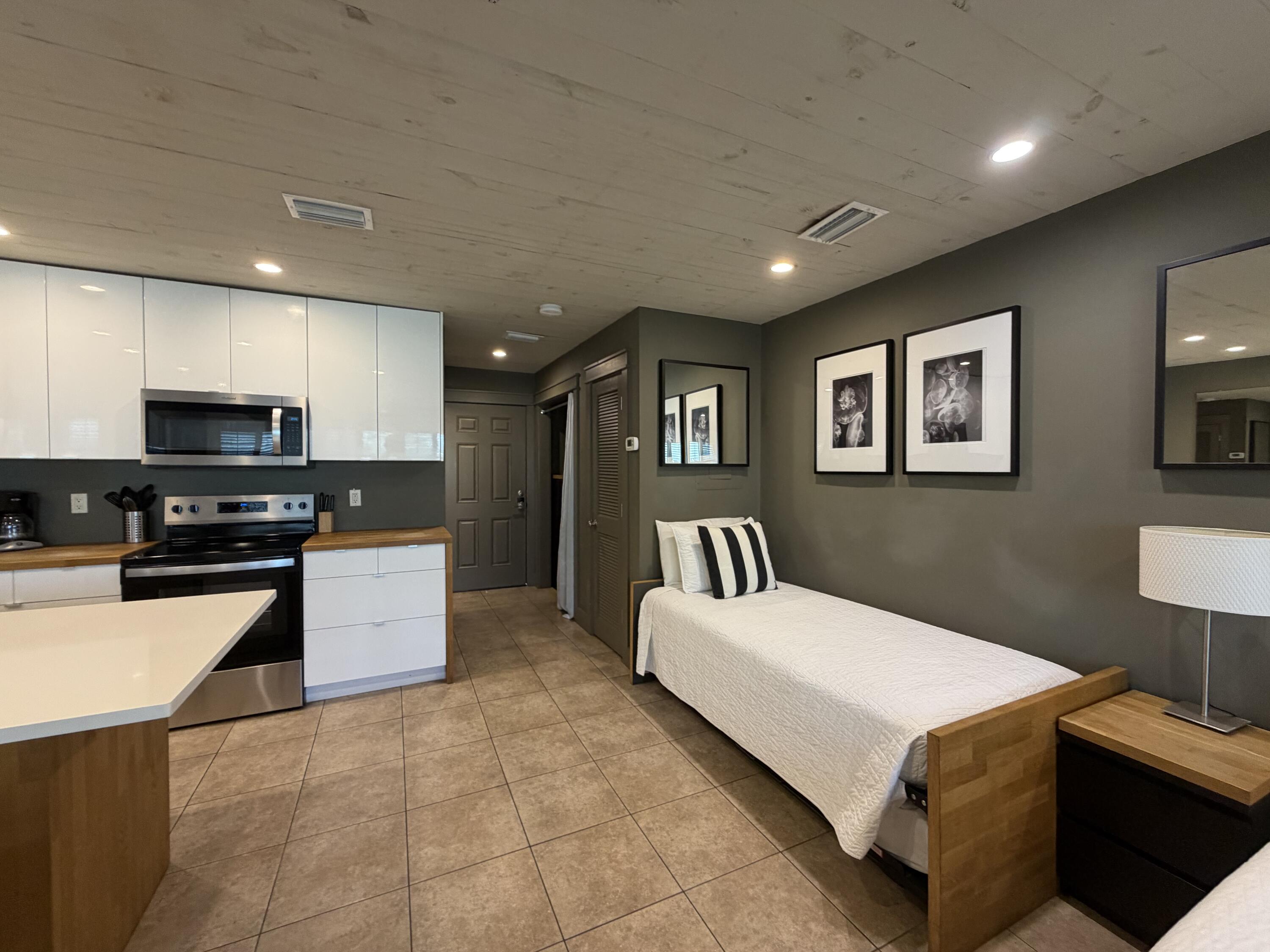 HIDDEN BEACH VILLAS CONDO - Residential