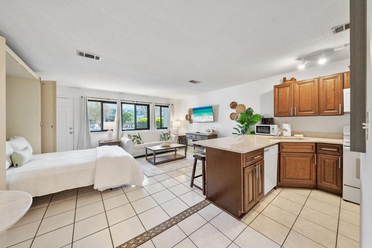 HIDDEN BEACH VILLAS CONDO - Residential