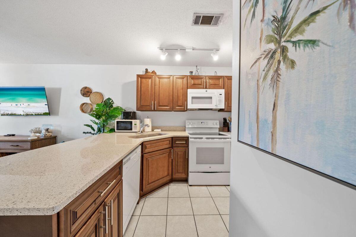 HIDDEN BEACH VILLAS CONDO - Residential