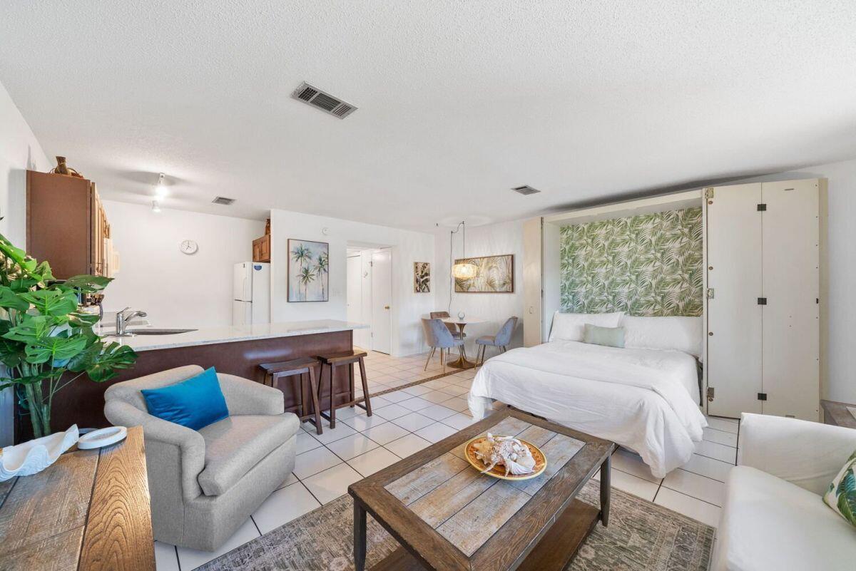 HIDDEN BEACH VILLAS CONDO - Residential