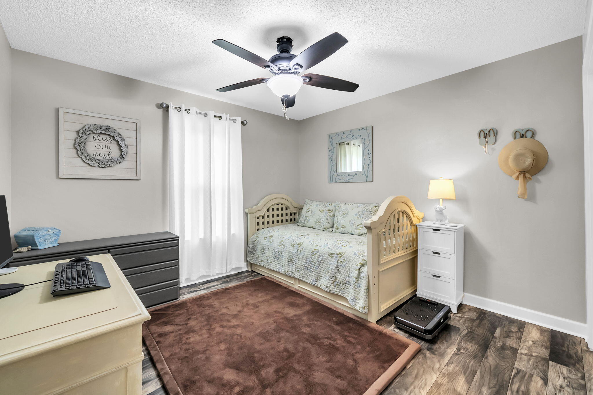 HOLLEY BY THE SEA - Residential