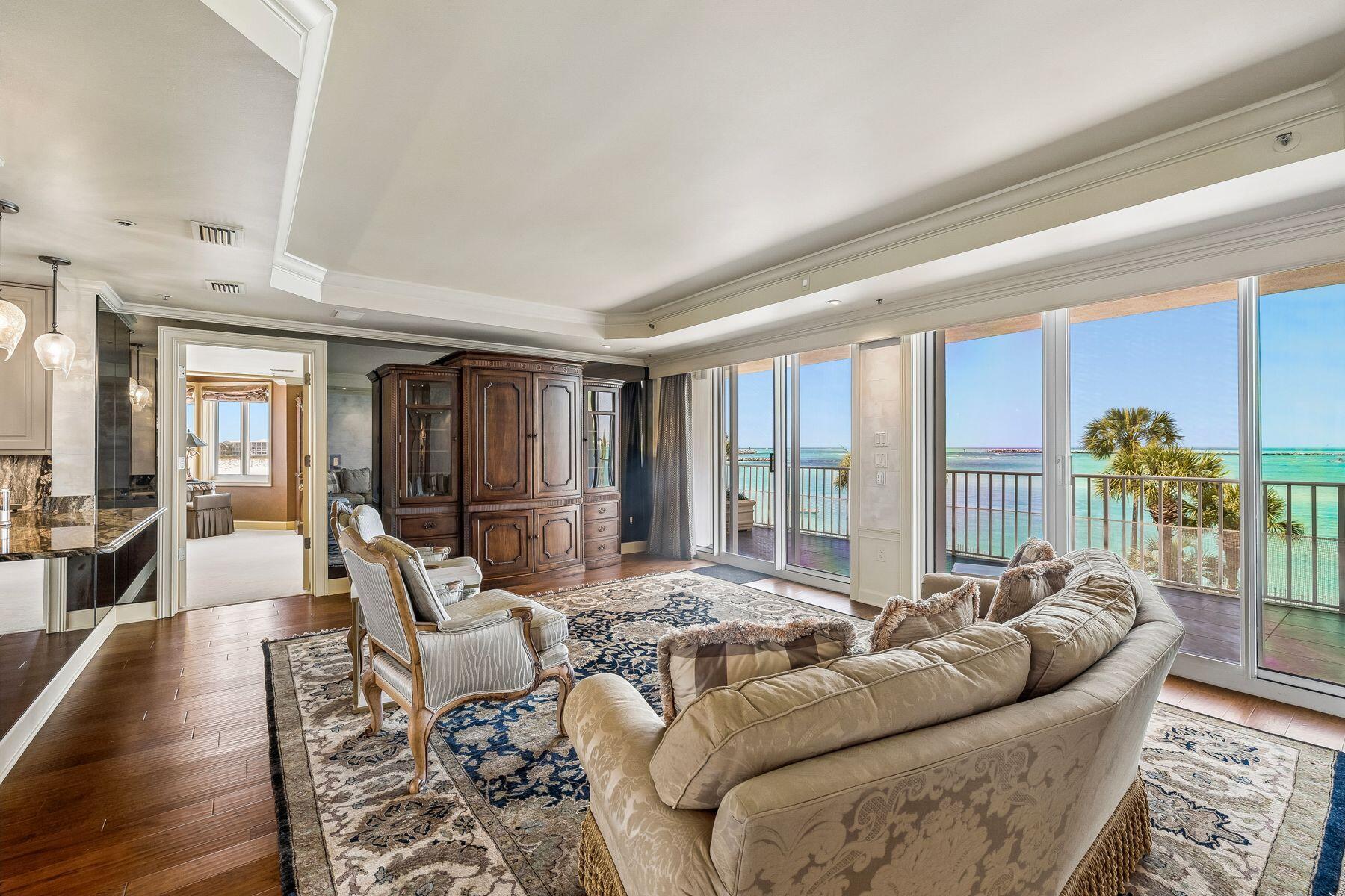 THE ULTIMATE CONDO - Residential