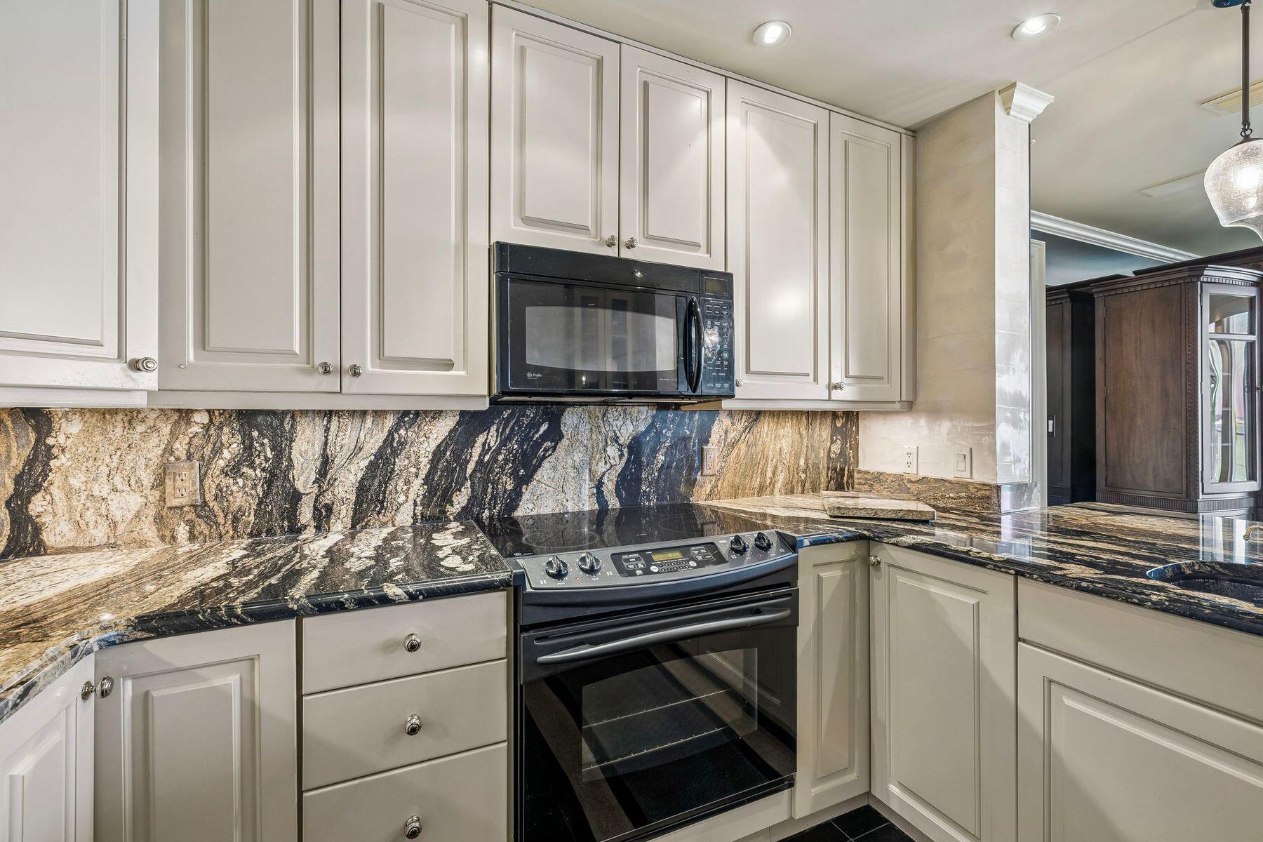 THE ULTIMATE CONDO - Residential
