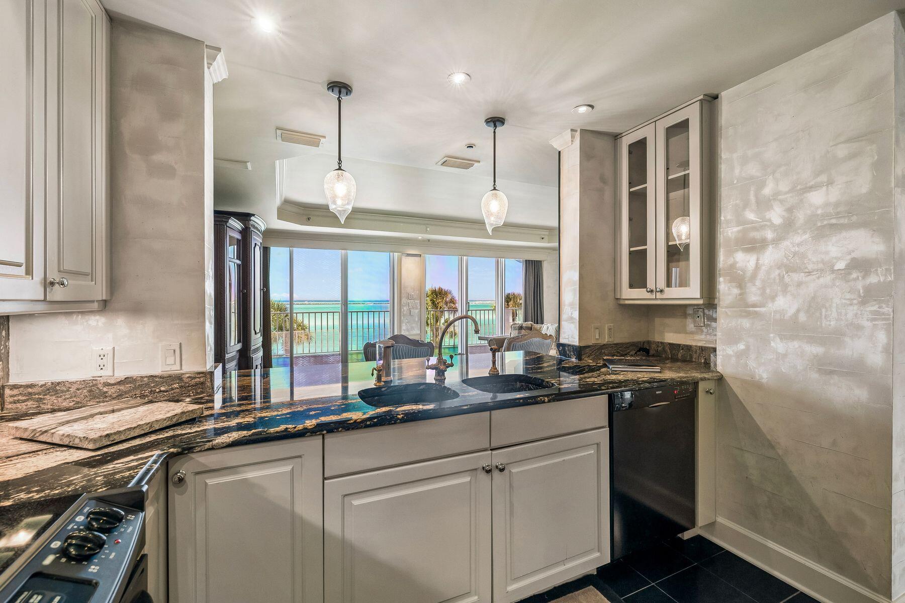 THE ULTIMATE CONDO - Residential