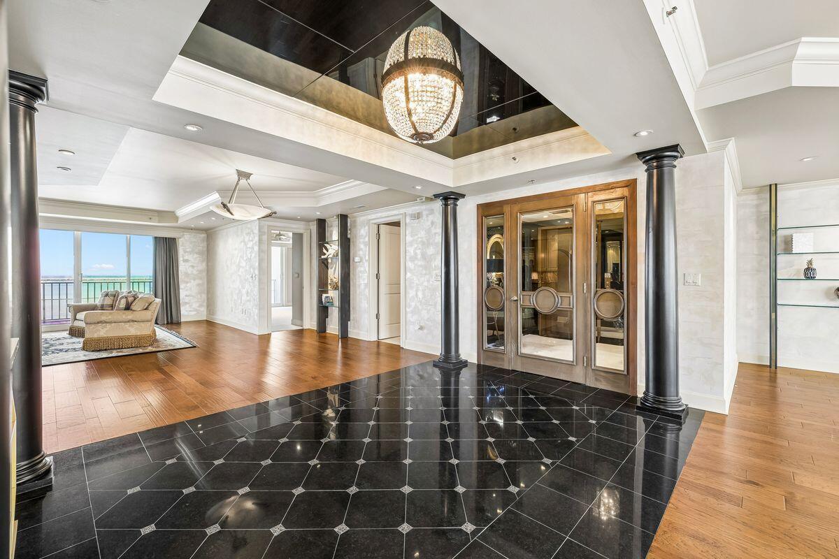 THE ULTIMATE CONDO - Residential