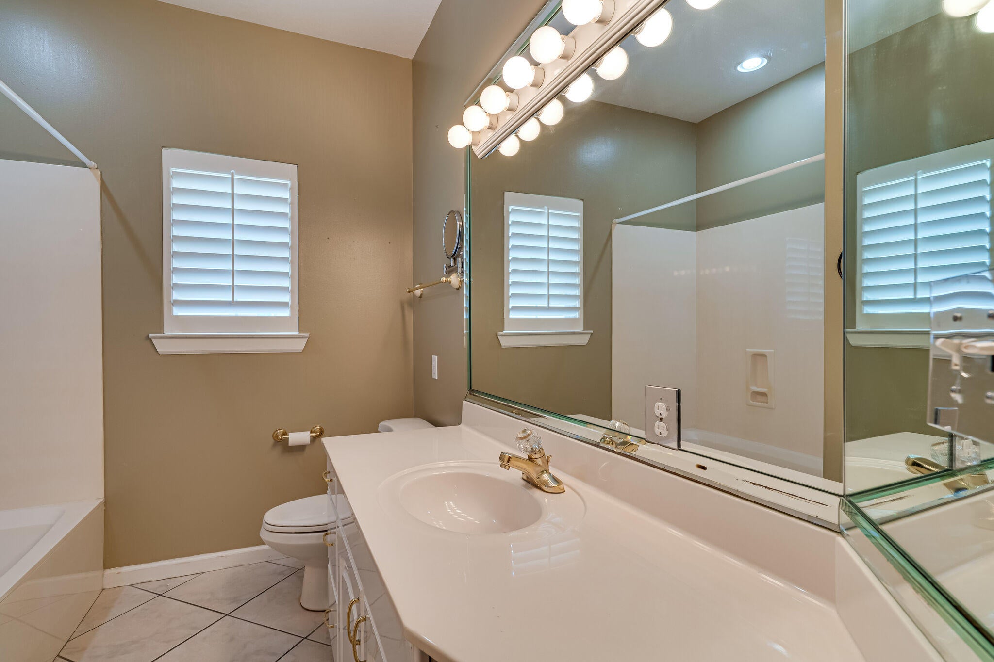 INDIAN TRAIL ESTATES - Residential Lease