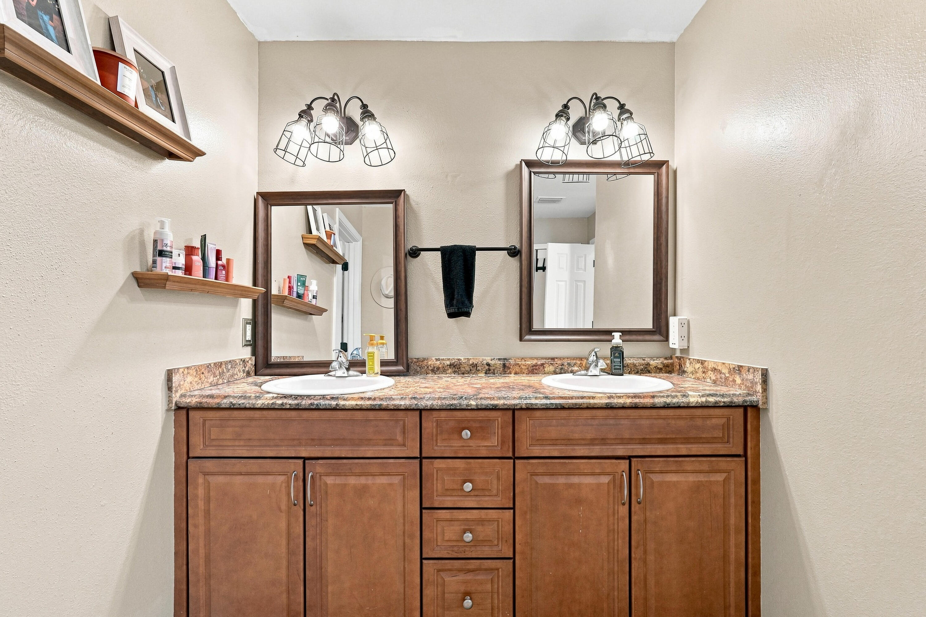 HUNTERS RIDGE - Residential