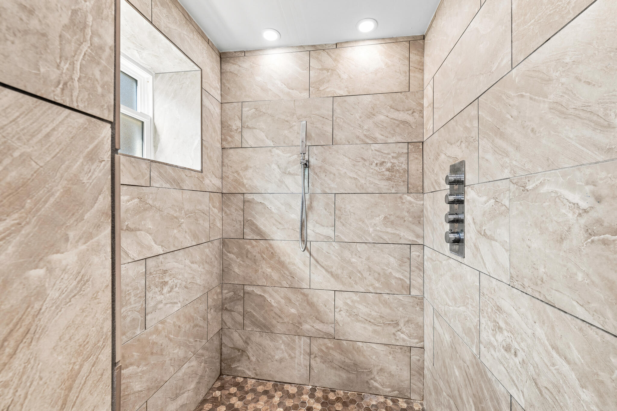 BEL-AIR S/D LOT 10 BLK 6 - Residential