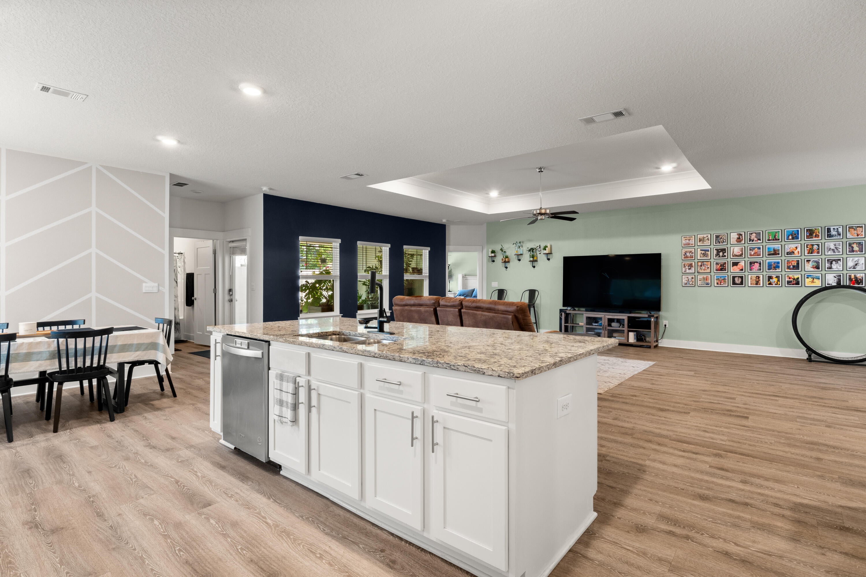 ROMAN OAKS - Residential