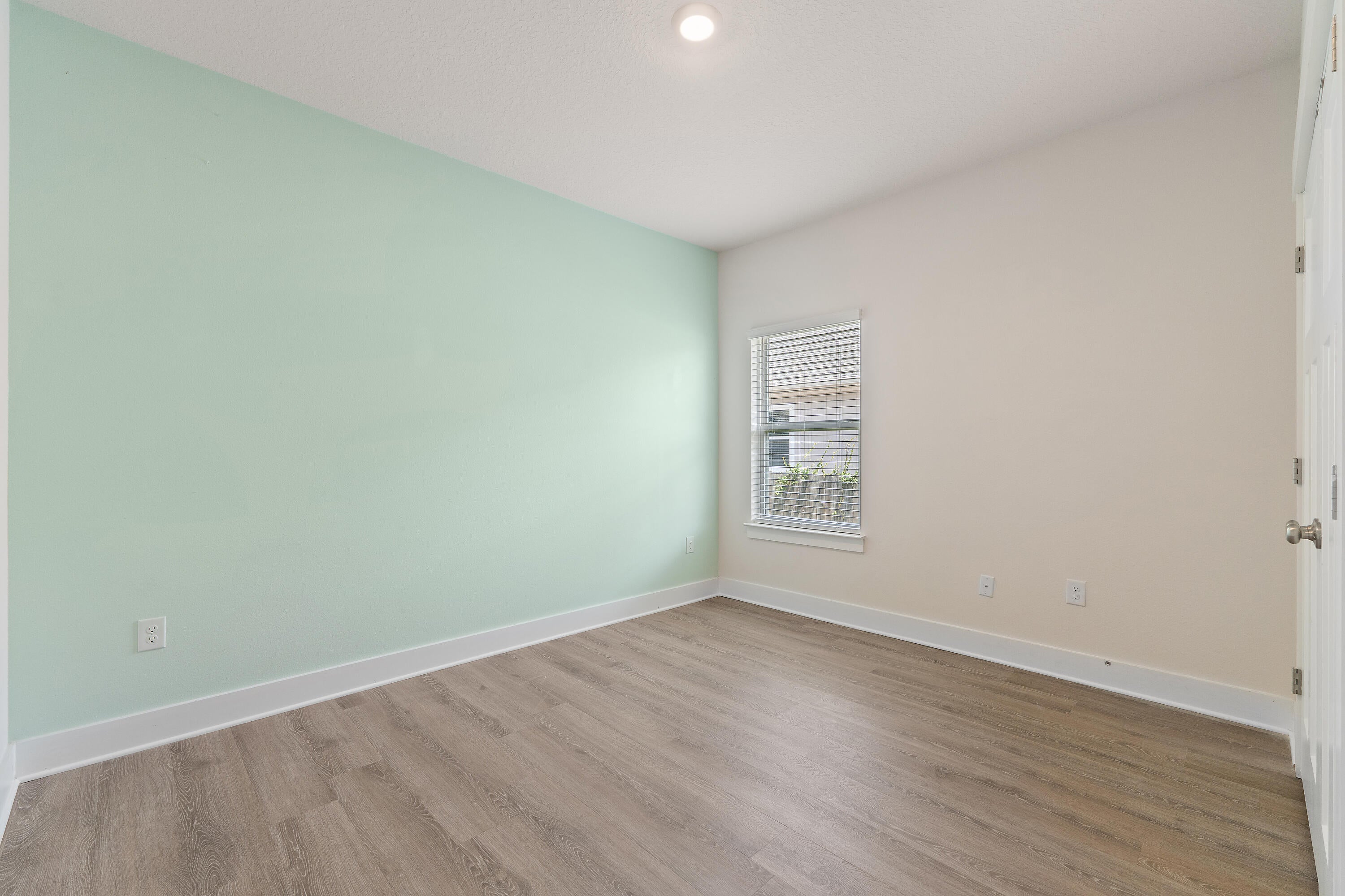 ROMAN OAKS - Residential