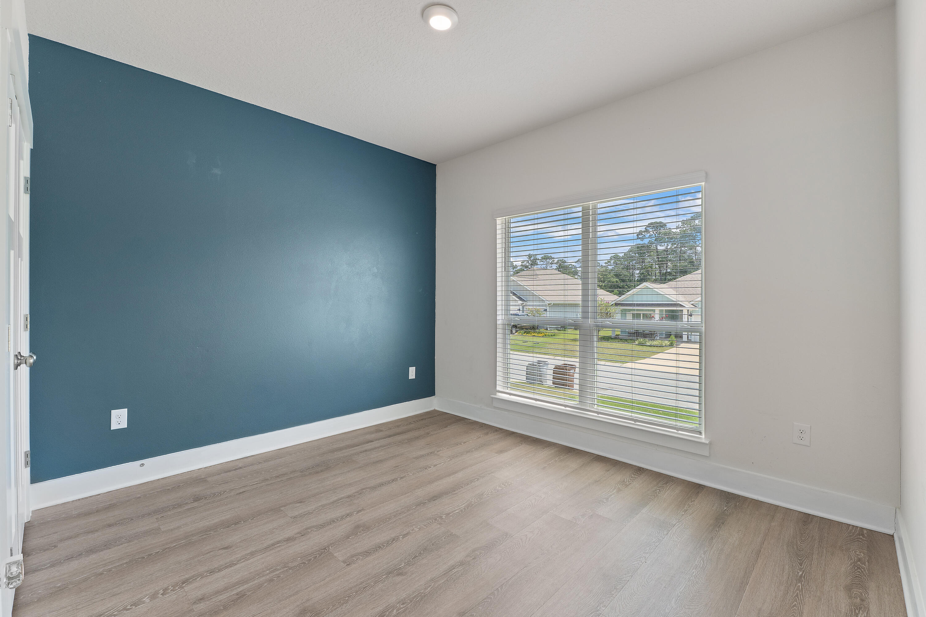 ROMAN OAKS - Residential