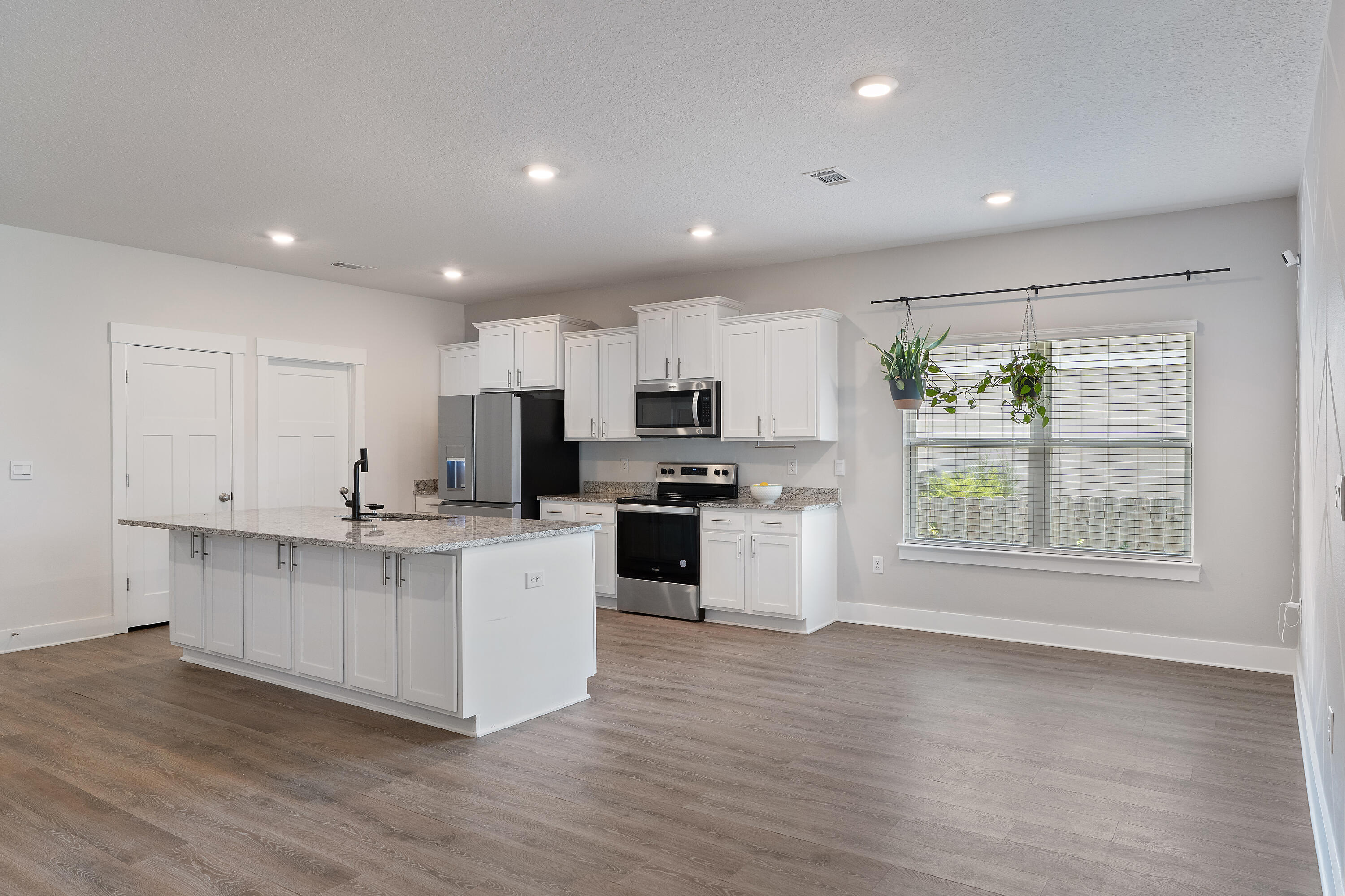 ROMAN OAKS - Residential