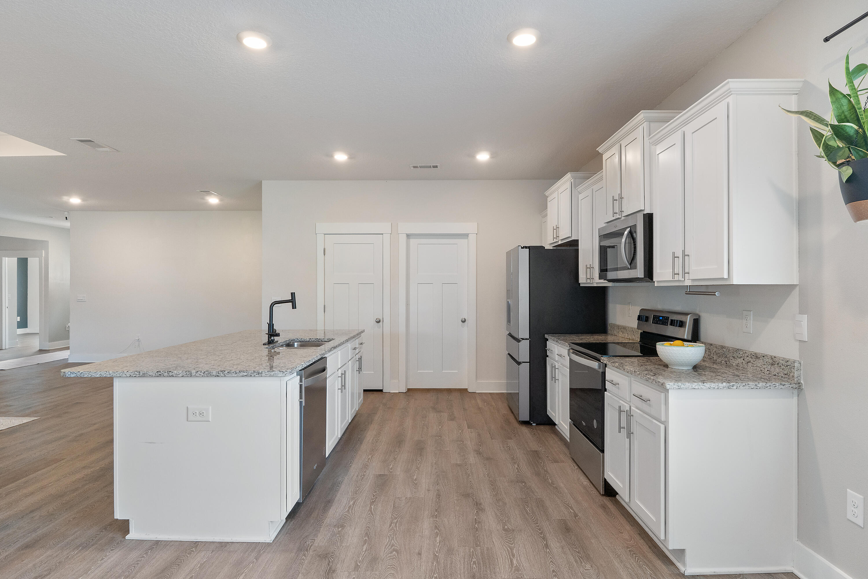 ROMAN OAKS - Residential