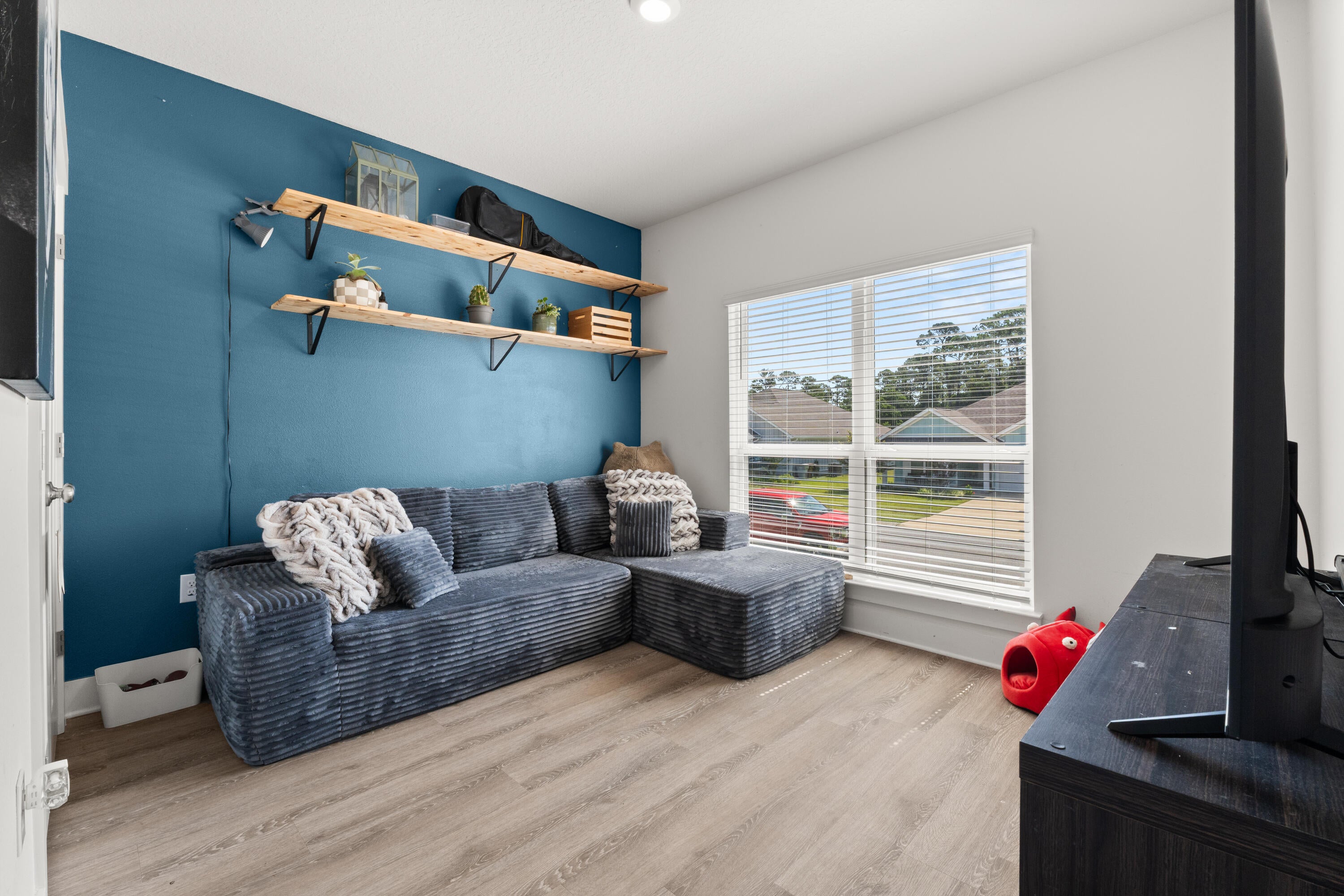 ROMAN OAKS - Residential