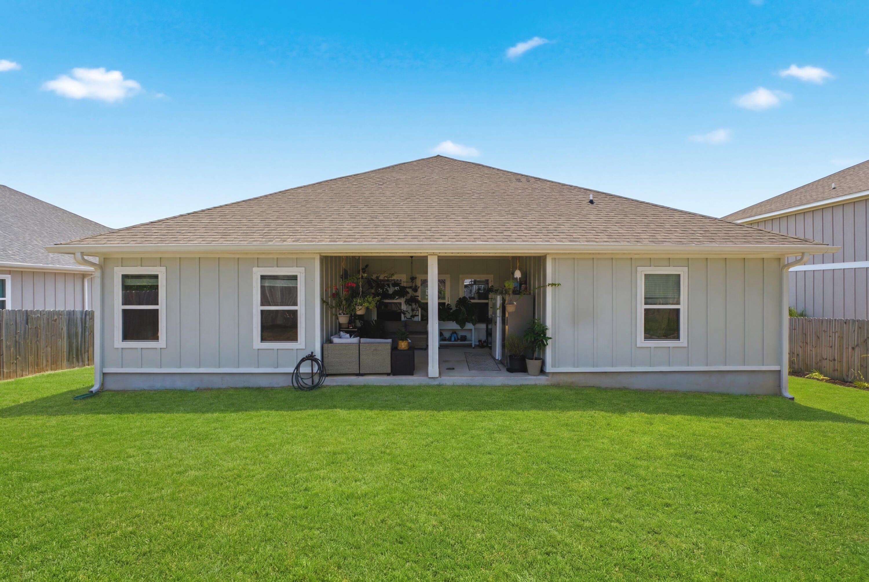 ROMAN OAKS - Residential