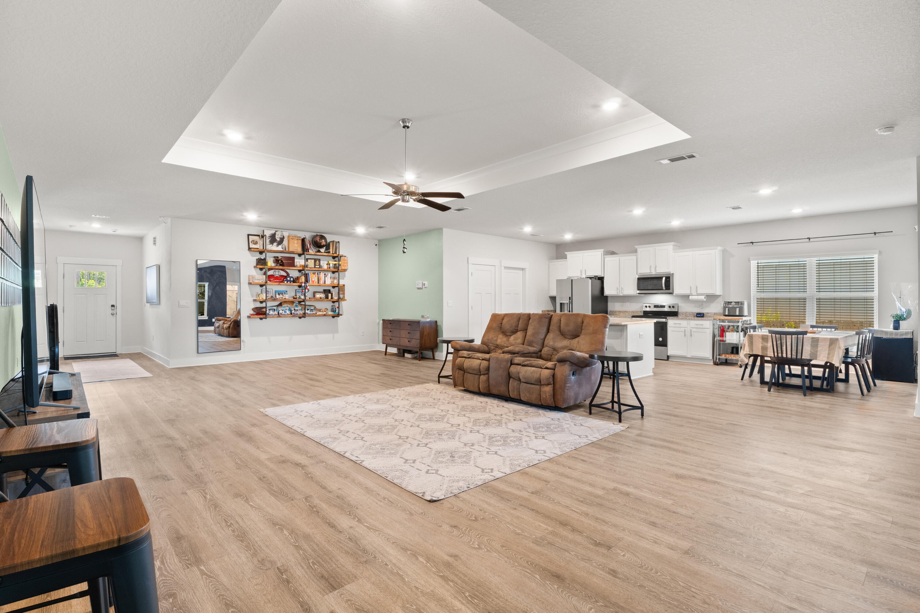 ROMAN OAKS - Residential