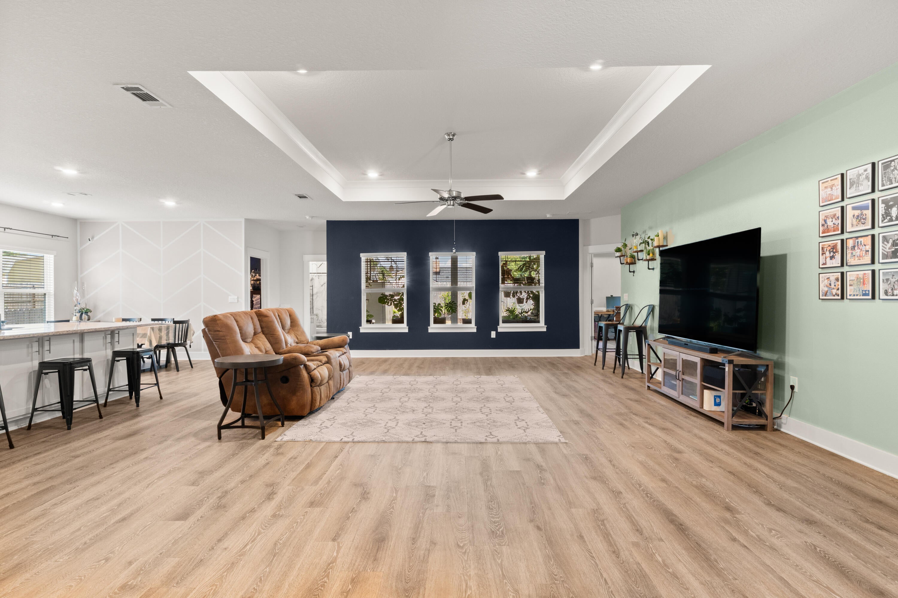 ROMAN OAKS - Residential