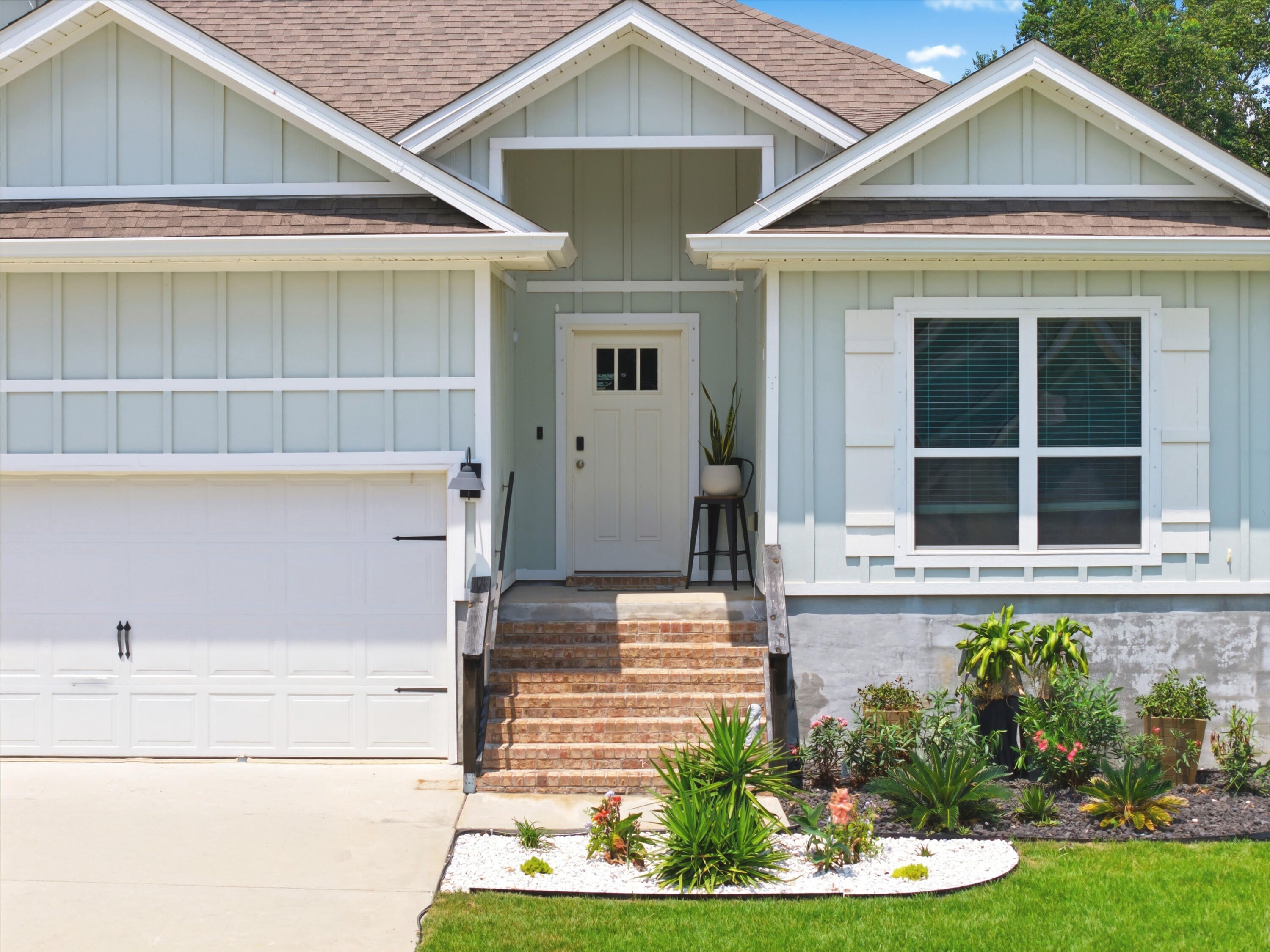ROMAN OAKS - Residential